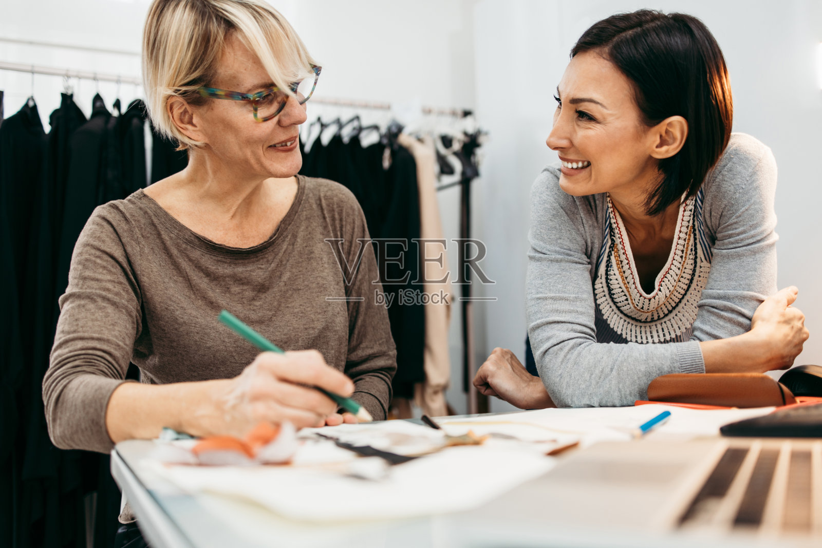 时装设计师的工作室照片摄影图片