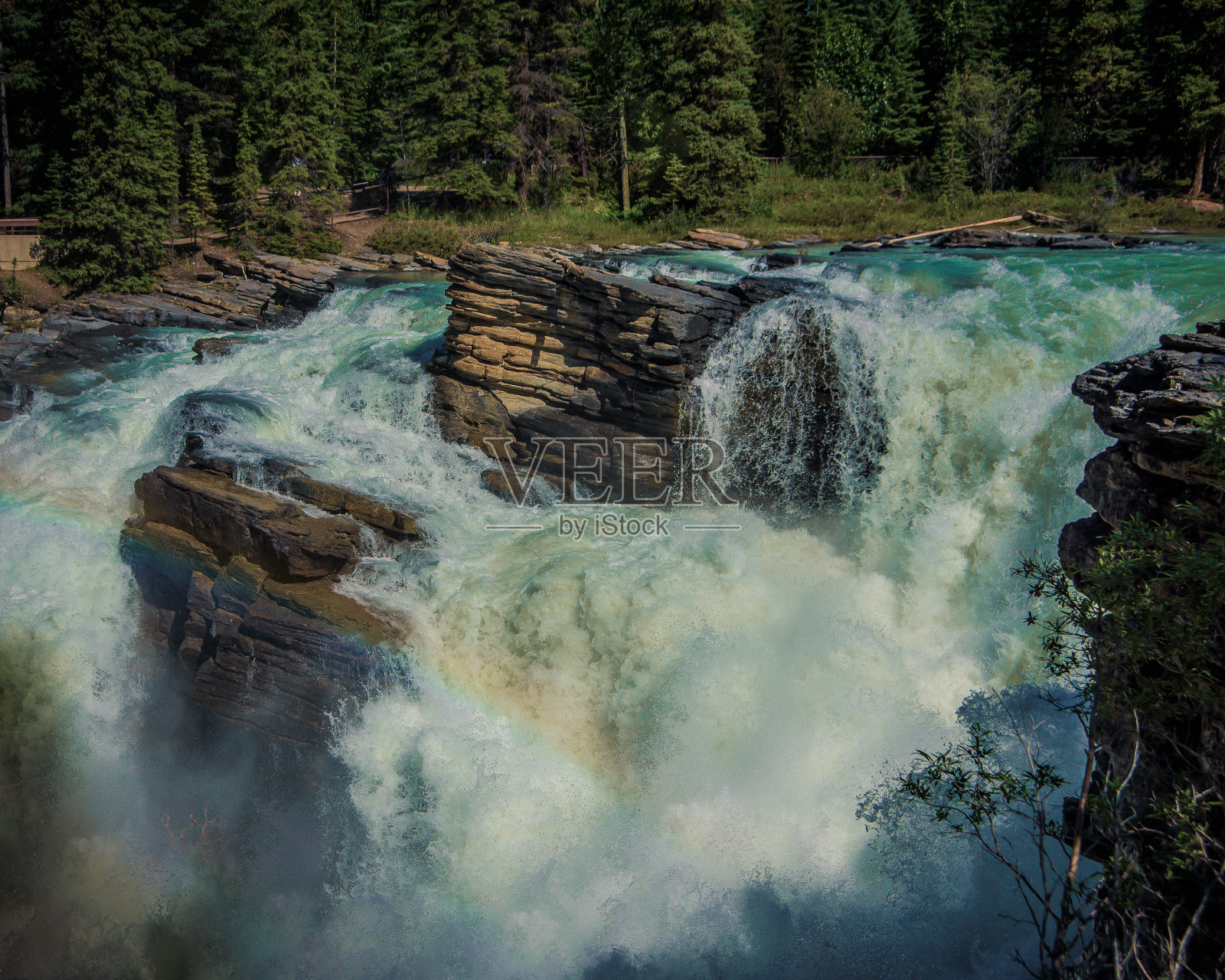 落基山瀑布上的晨光照片摄影图片