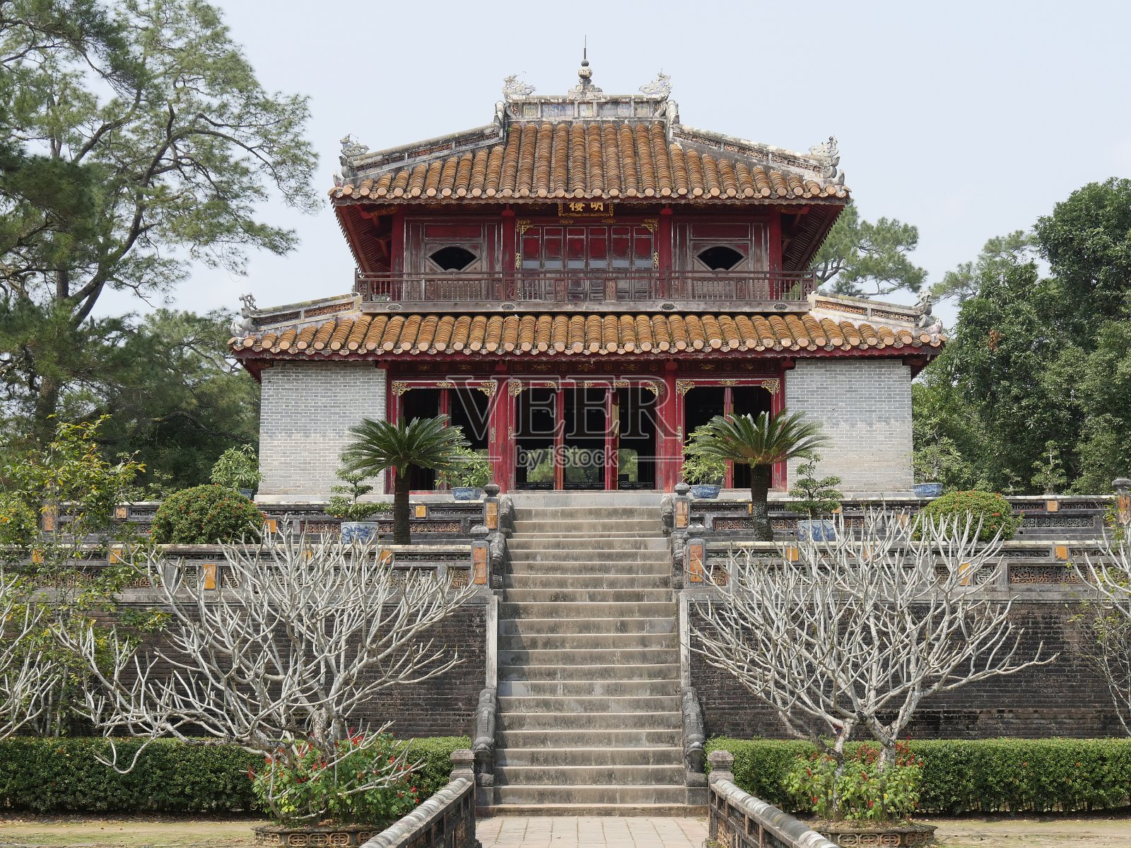 越南，顺化省，顺化市，被联合国教科文组织列为世界遗产，紫禁城或皇城中心的紫色城市，明芒皇帝的陵墓照片摄影图片