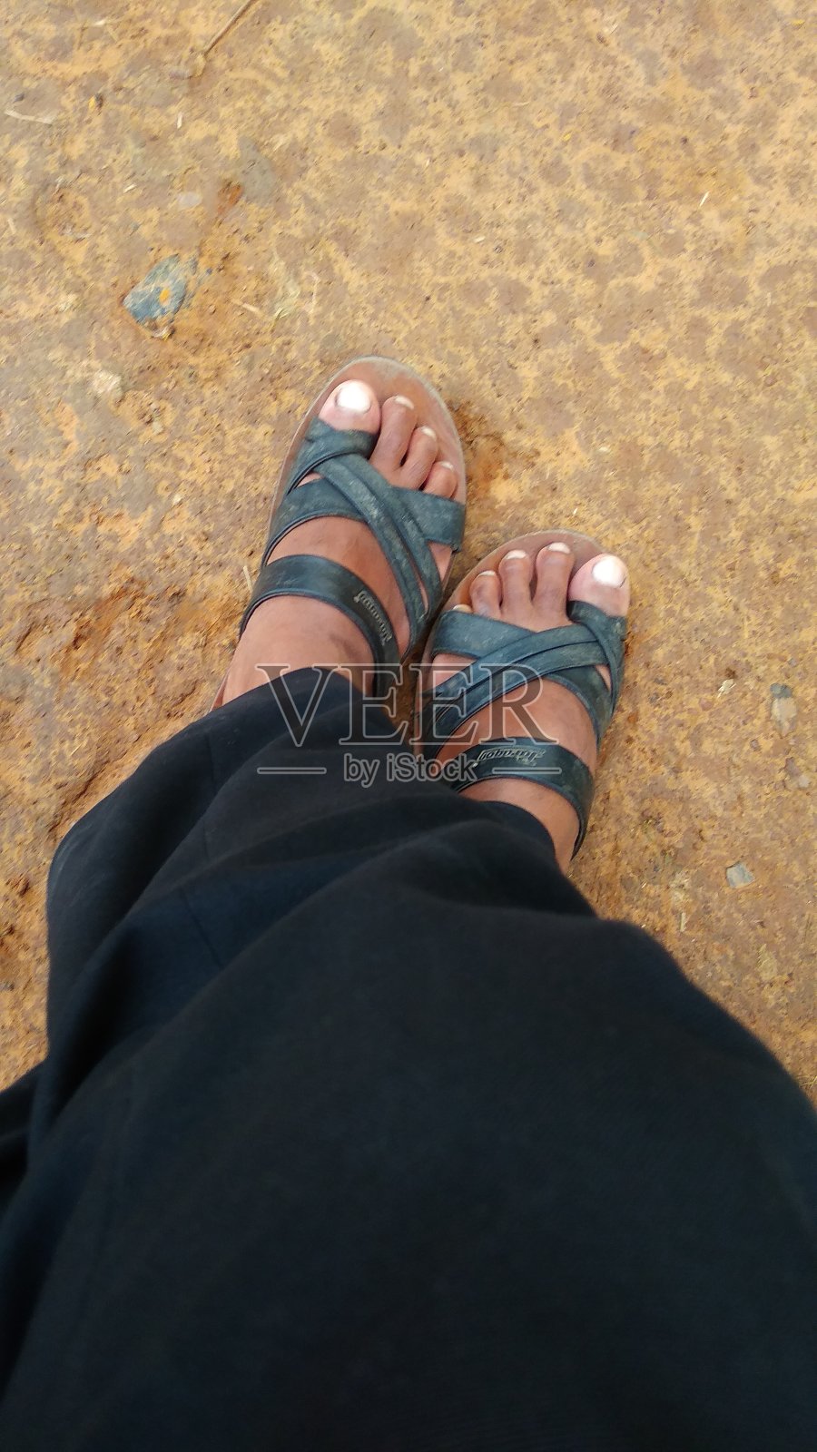 照片中的人类与黑色的鞋子照片摄影图片