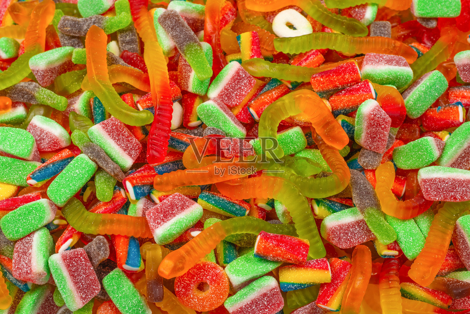各种胶粘的糖果。前视图。果冻糖果背景。照片摄影图片
