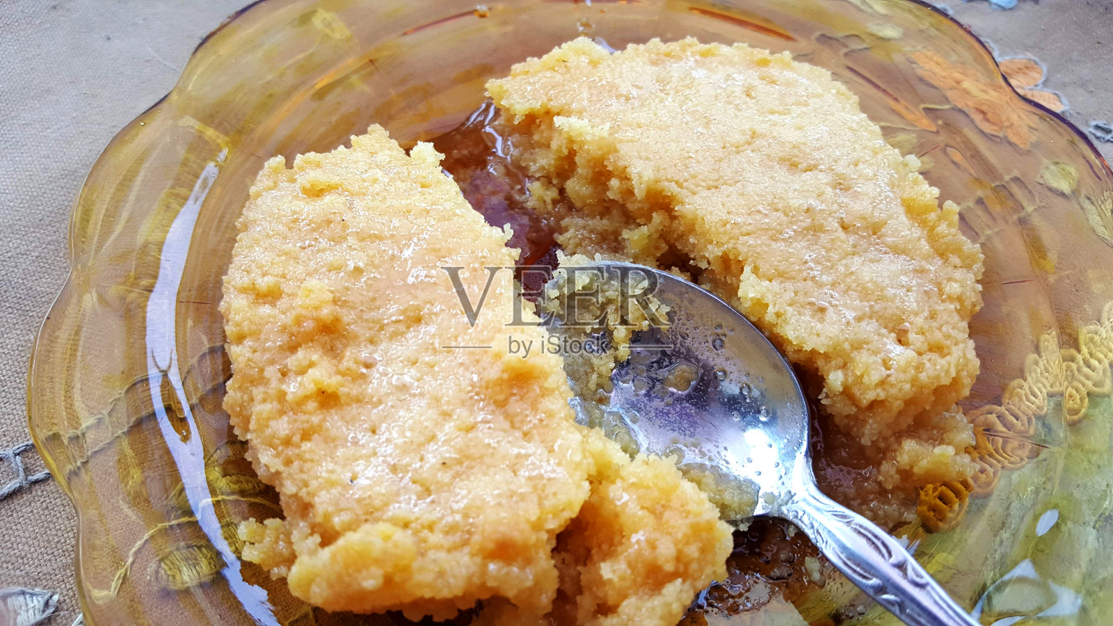 土耳其斋月甜品——塞克帕雷放在一个小玻璃盘子里照片摄影图片