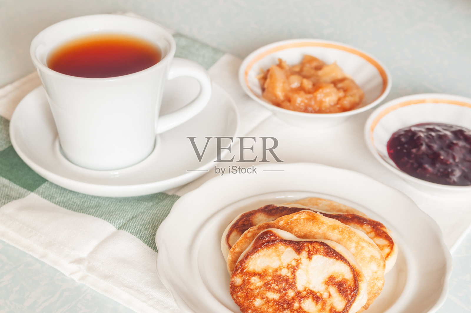 美味的早餐配薄饼。照片摄影图片