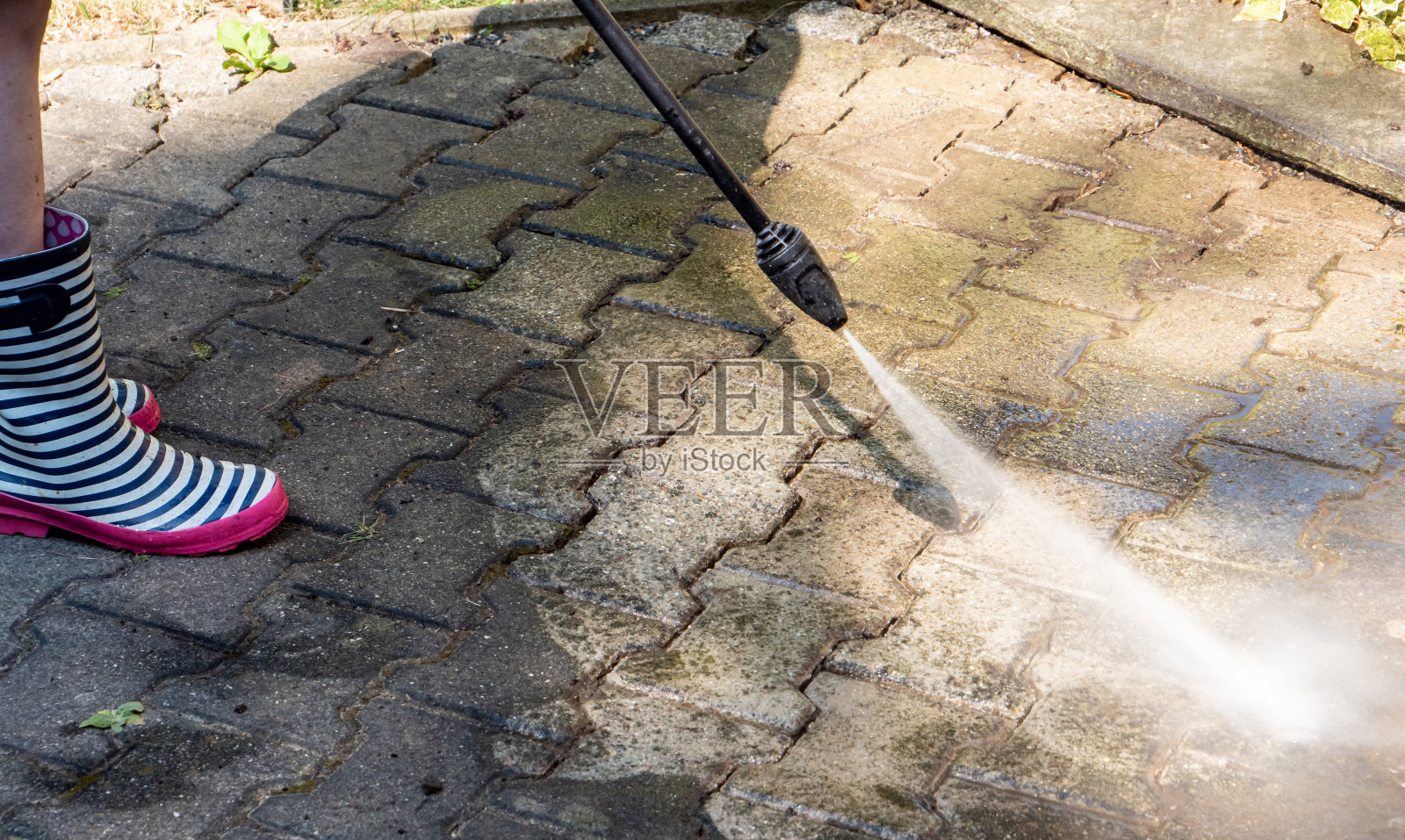 用高压清洗机清洗平台照片摄影图片