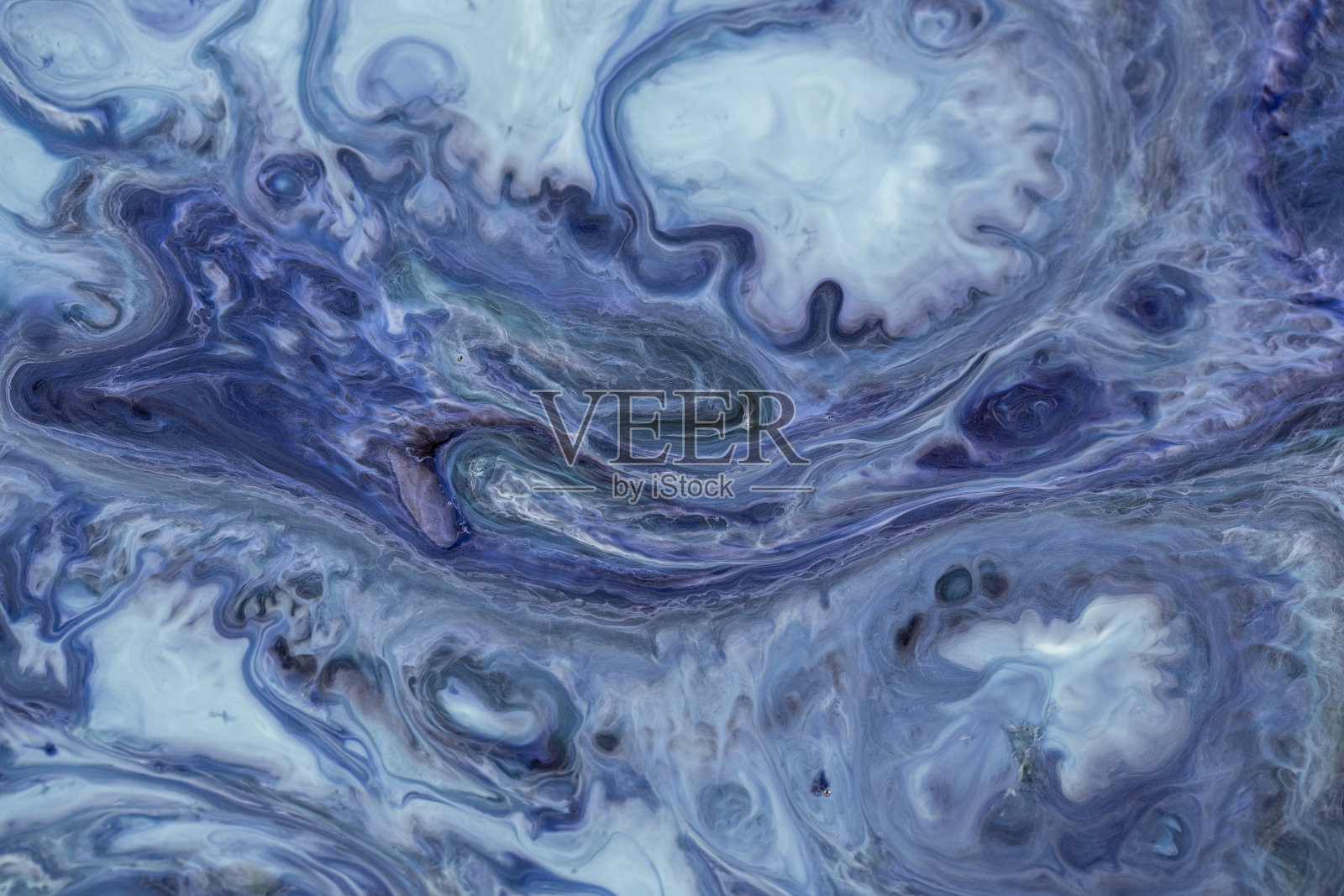 特写抽象颜色混合的丙烯酸用作背景。亚克力纹理与大理石图案，蓝色大理石背景照片摄影图片