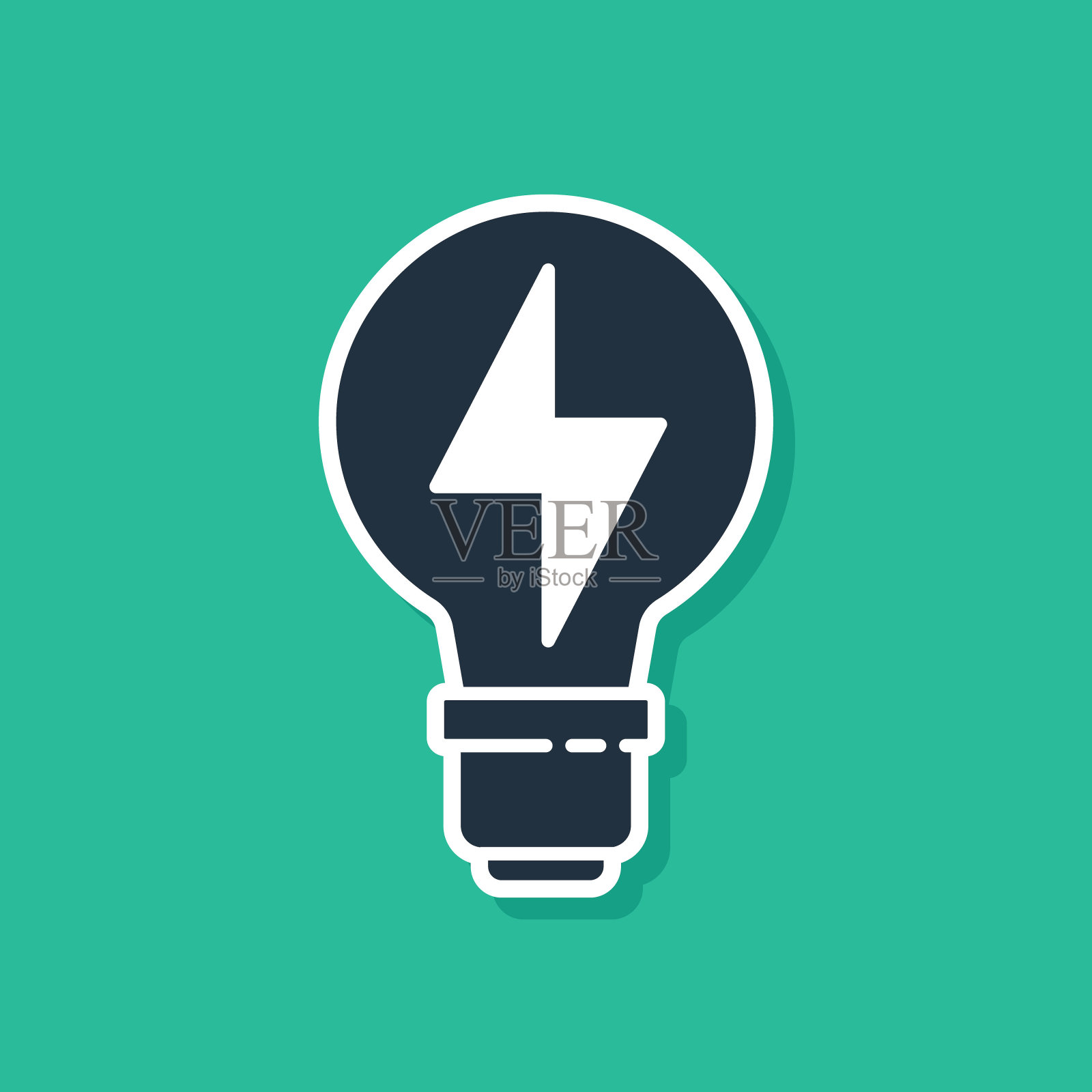 蓝色灯泡与闪电符号图标隔离在绿色背景。光灯的信号。思想的象征。向量插画图片素材