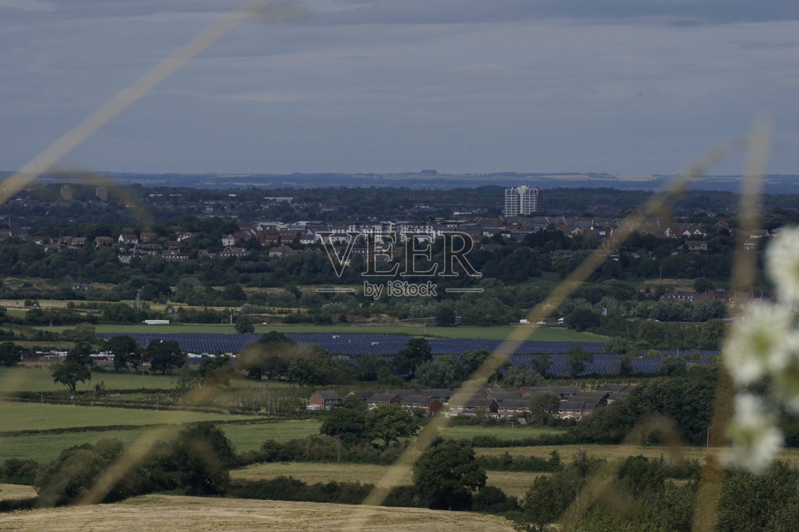 从拉弗顿鸟瞰威尔特郡的斯温顿照片摄影图片