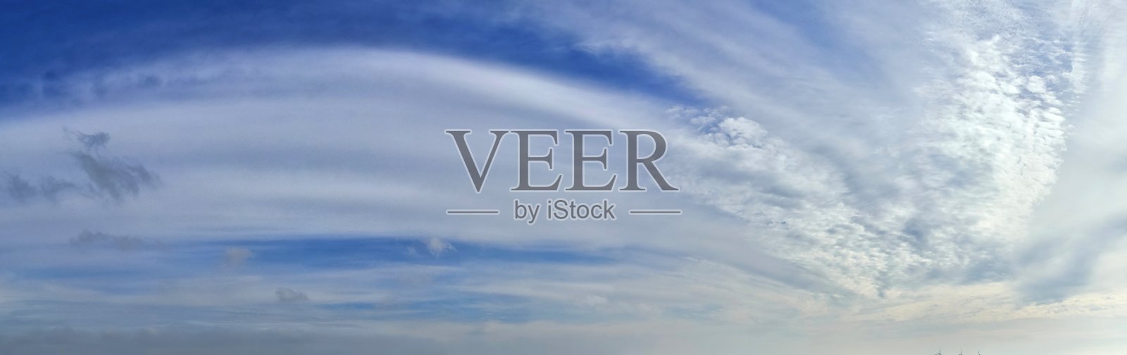 令人惊叹的彩色天空全景图显示美丽的云形成在高分辨率照片摄影图片