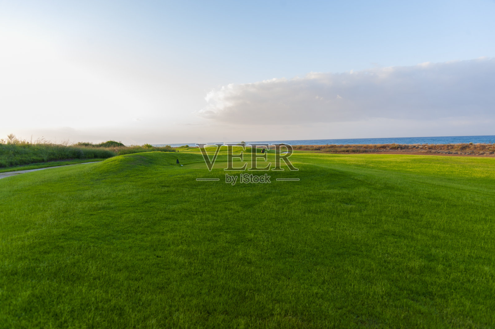 安塔利亚白天的高尔夫球场照片摄影图片