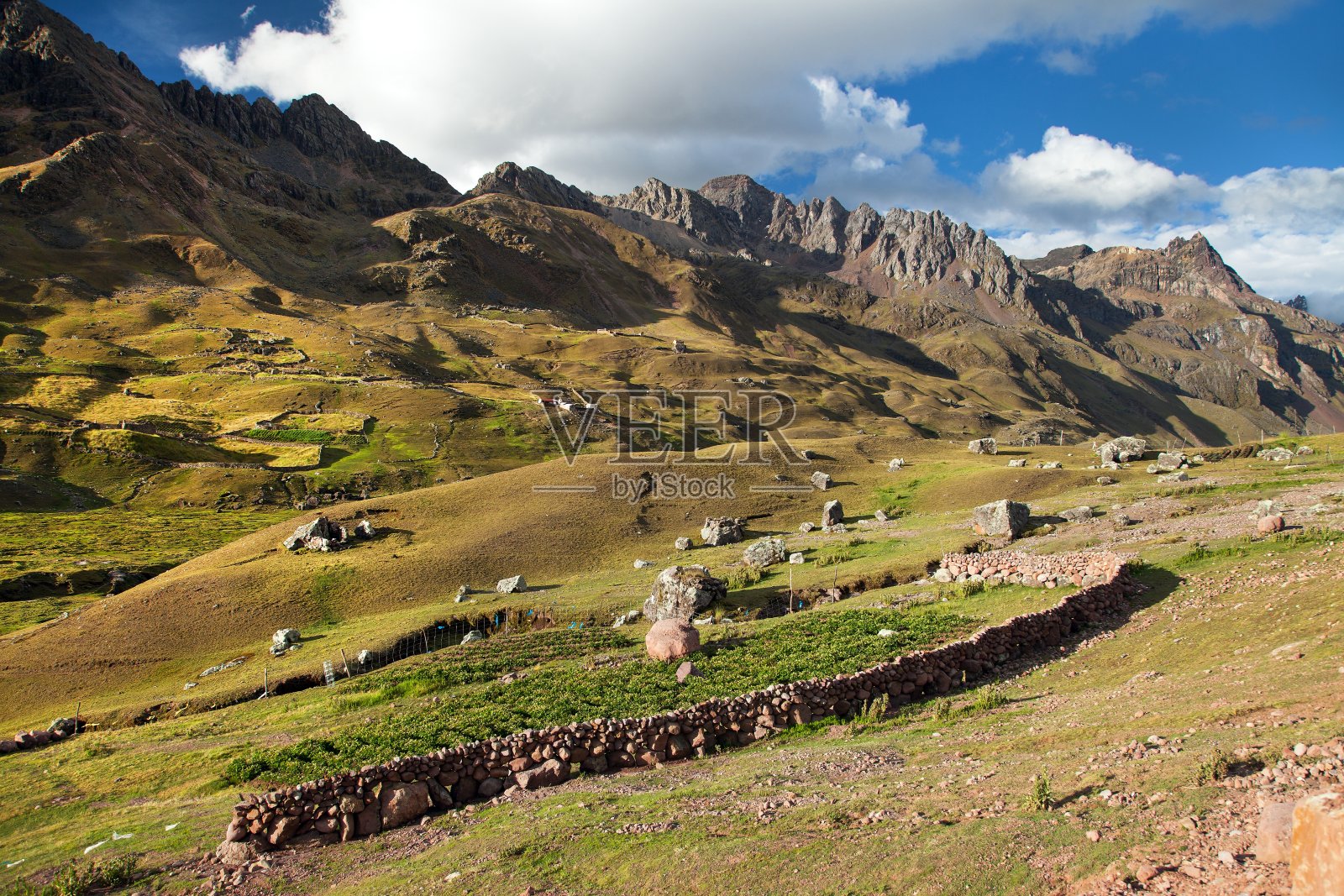 彩虹山或七色蒙大拿州维尼卡照片摄影图片