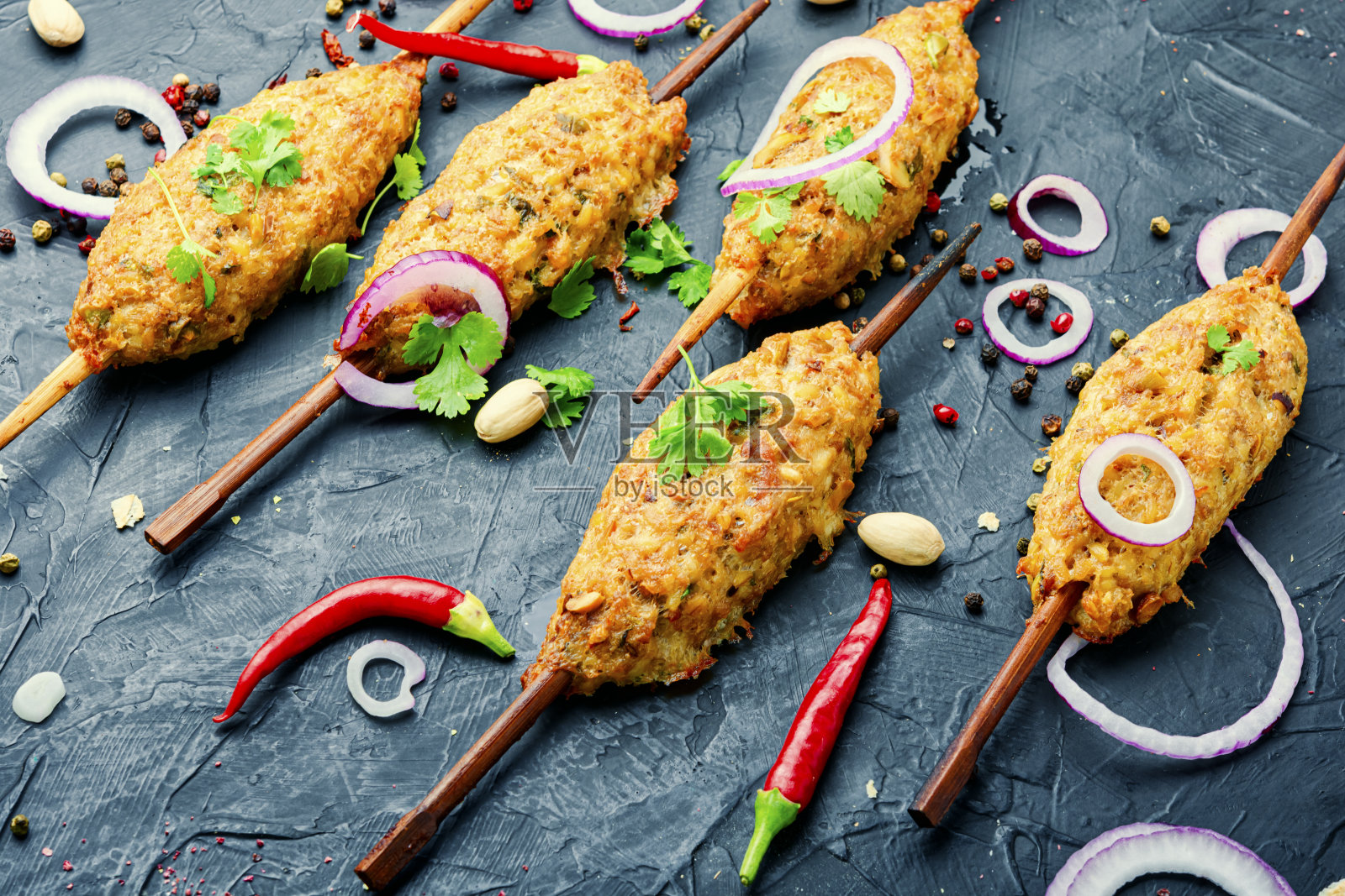 传统的中东烤肉串照片摄影图片