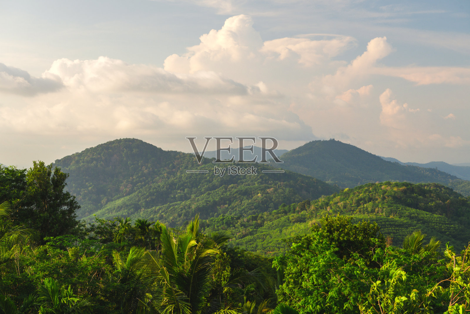 泰国普吉岛的山景照片摄影图片