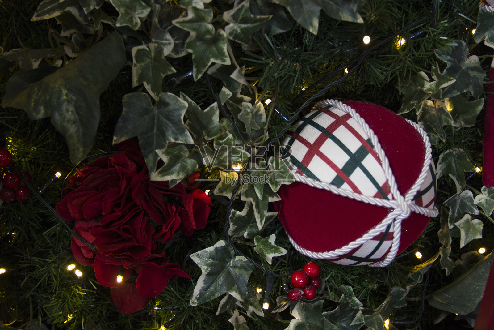 圣诞场景与礼物和树的对象。圣诞装饰。照片摄影图片