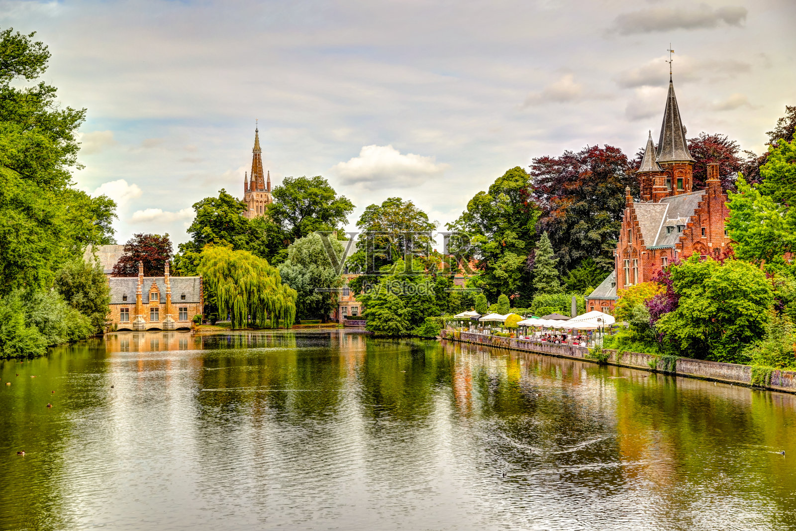 比利时布鲁日的街道和运河照片摄影图片