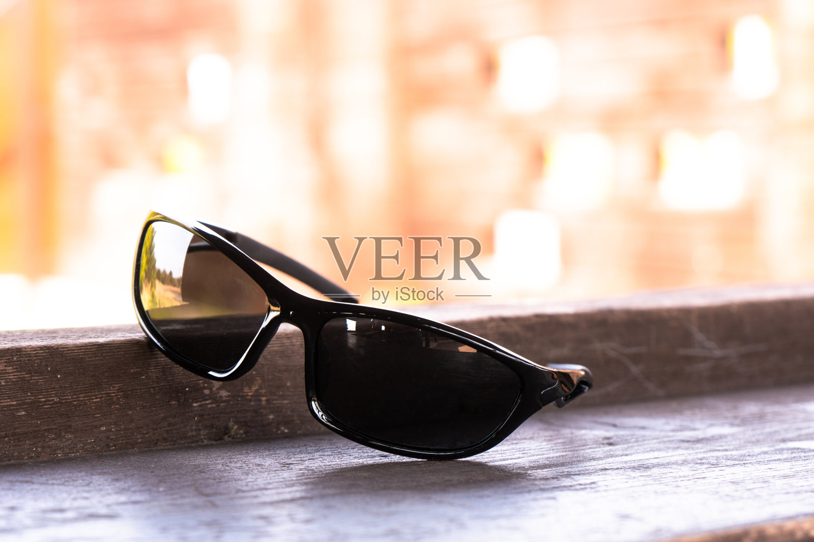 偏光镜片的太阳镜照片摄影图片