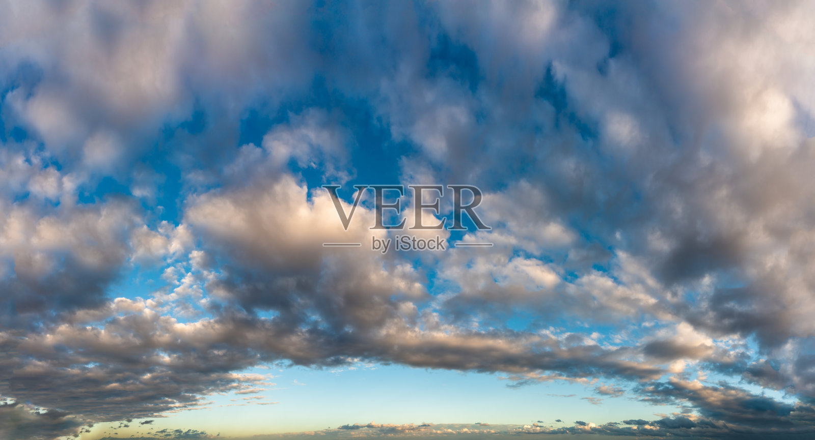 日出时的奇妙云彩照片摄影图片