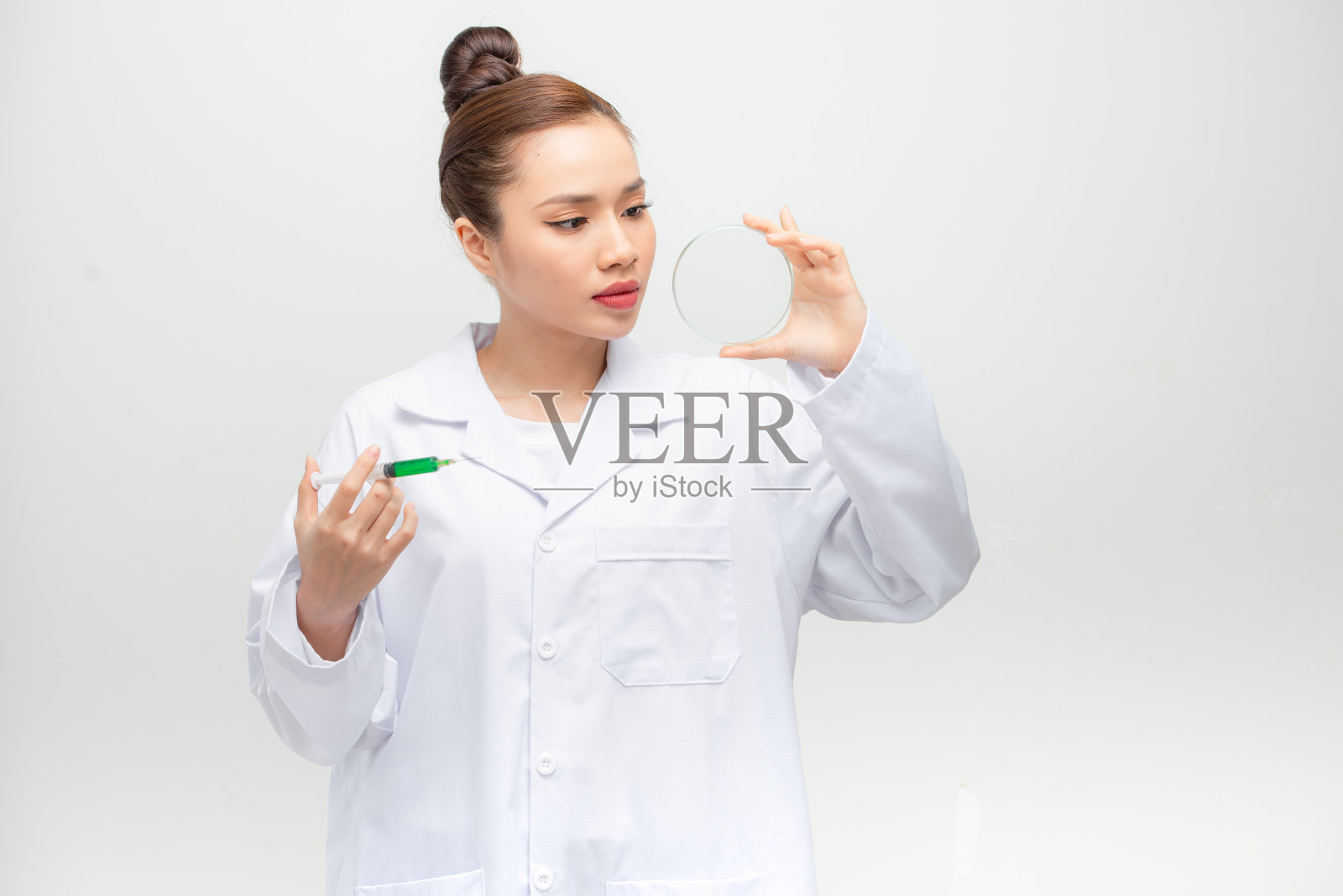 研究人员在实验室混合化学物质，创造药物，创造抗逆转录病毒药物，概念疫苗照片摄影图片