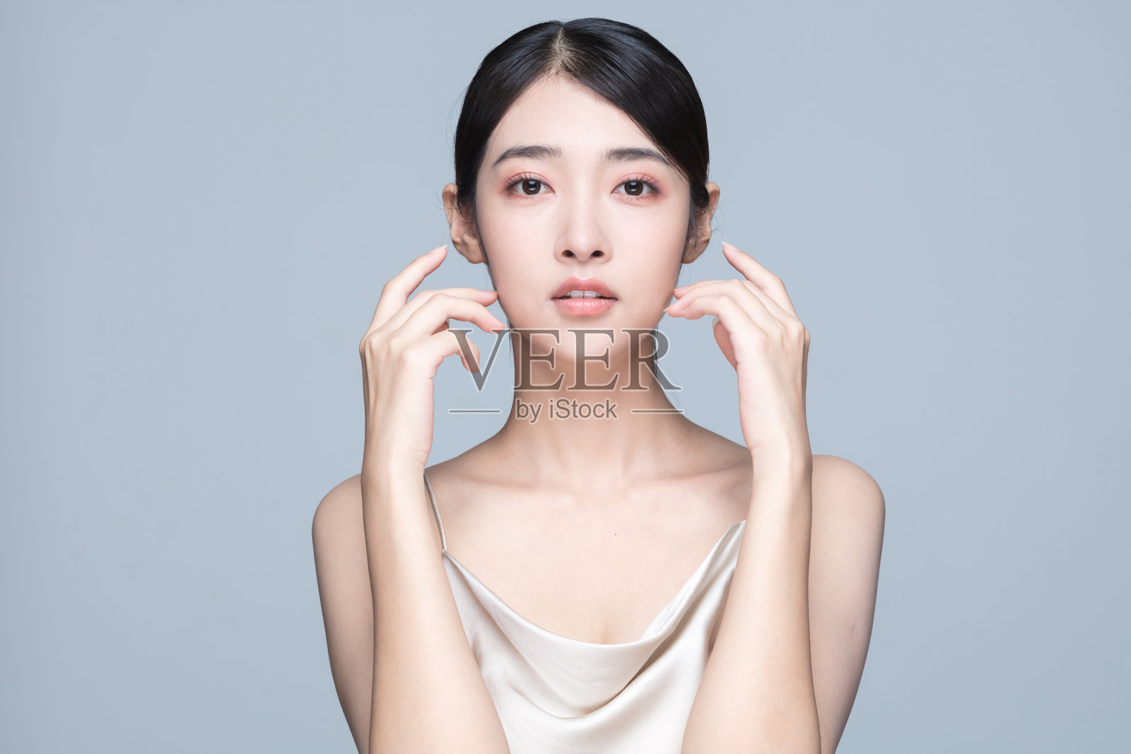 年轻亚洲女人的美丽肖像照片摄影图片