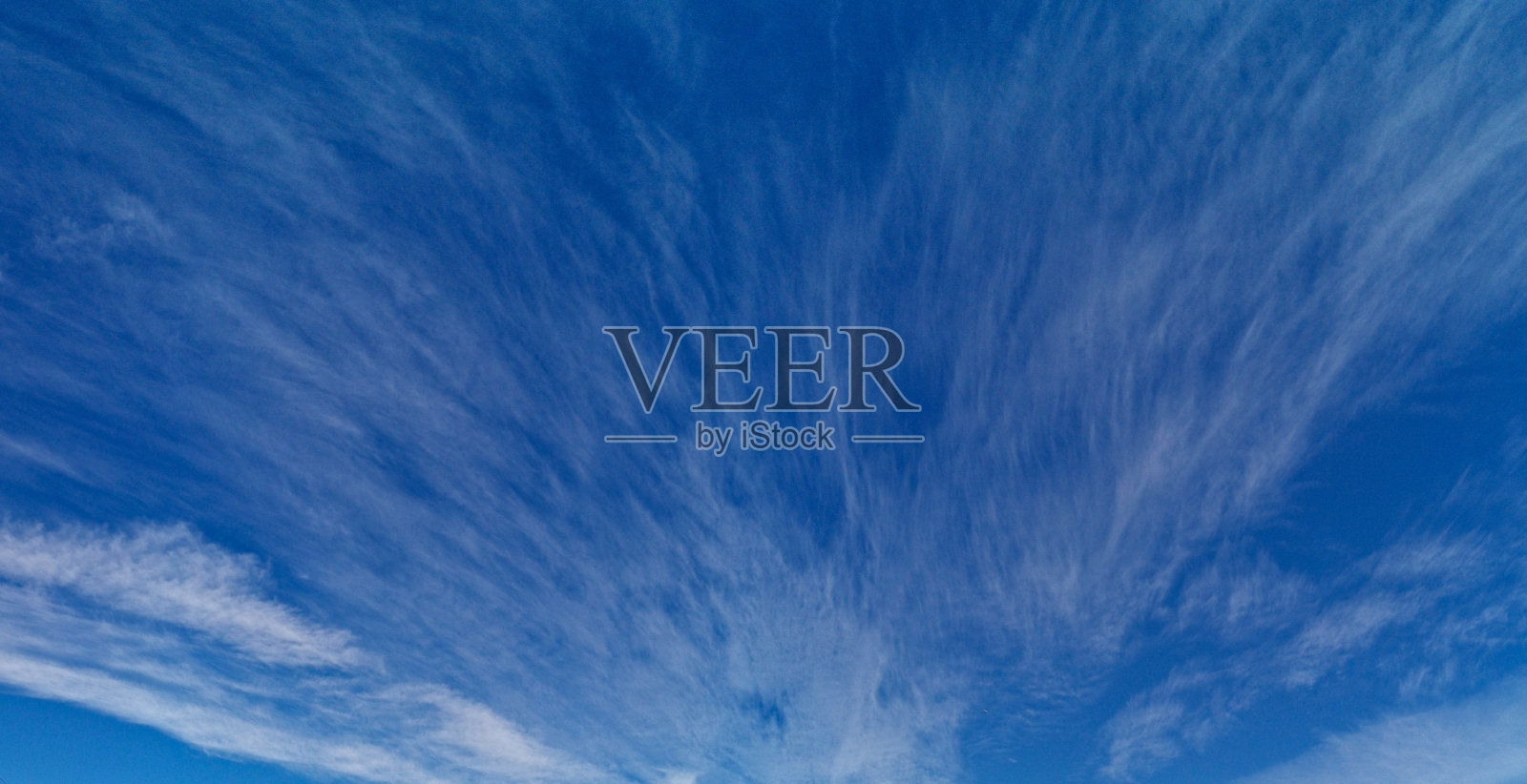 美丽的深蓝色晴空全景照片摄影图片