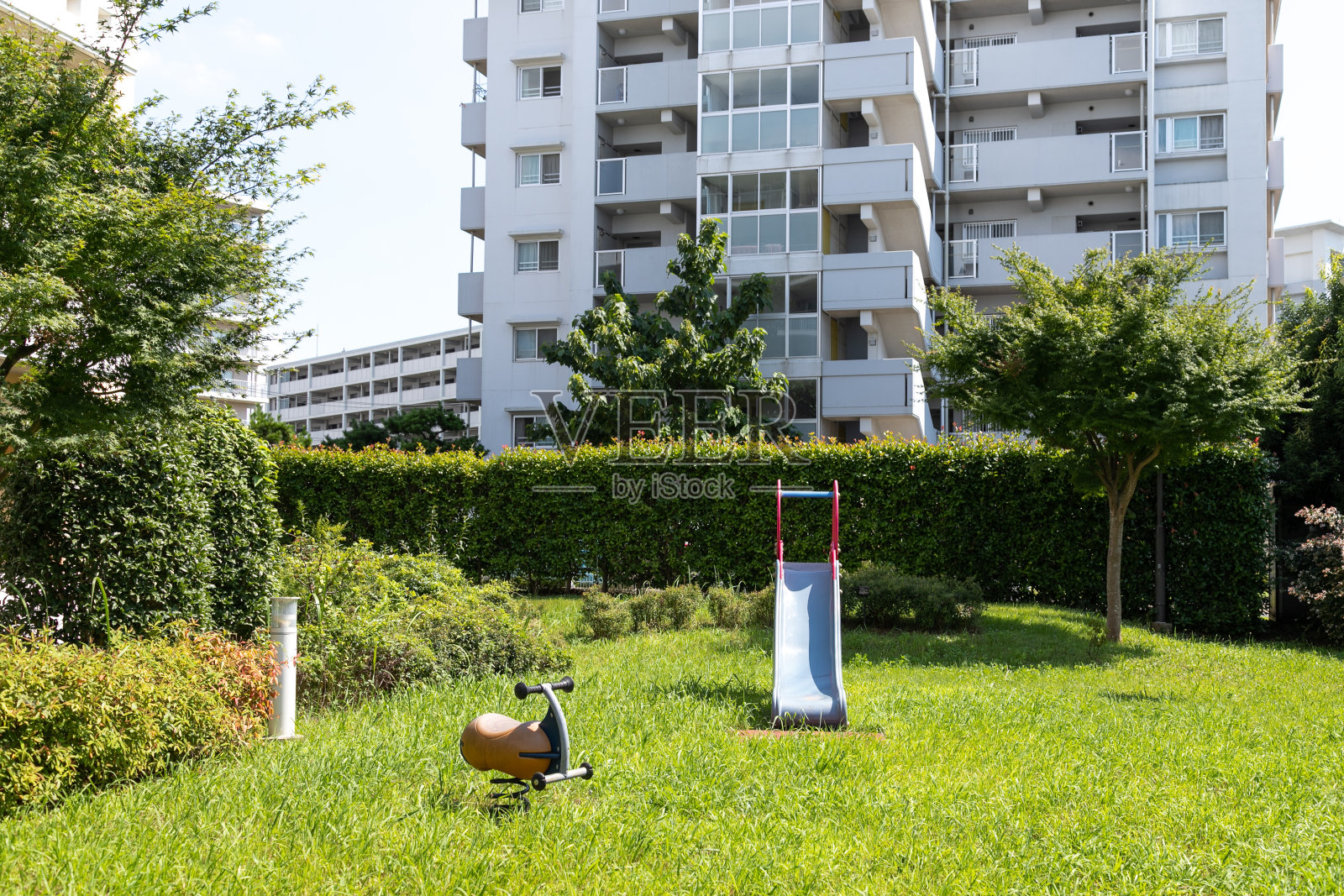 公园位于日本千叶船桥的一处公寓楼内照片摄影图片