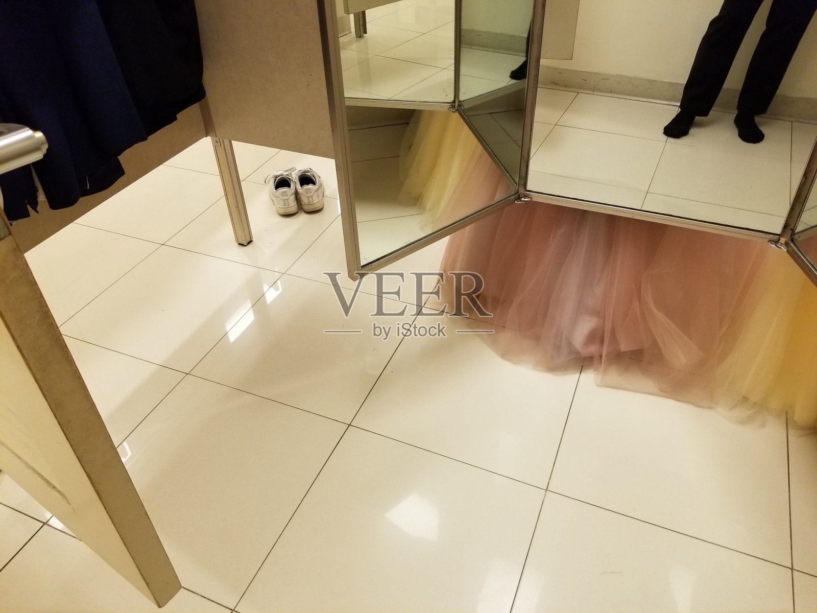 百货公司的舞会礼服照片摄影图片