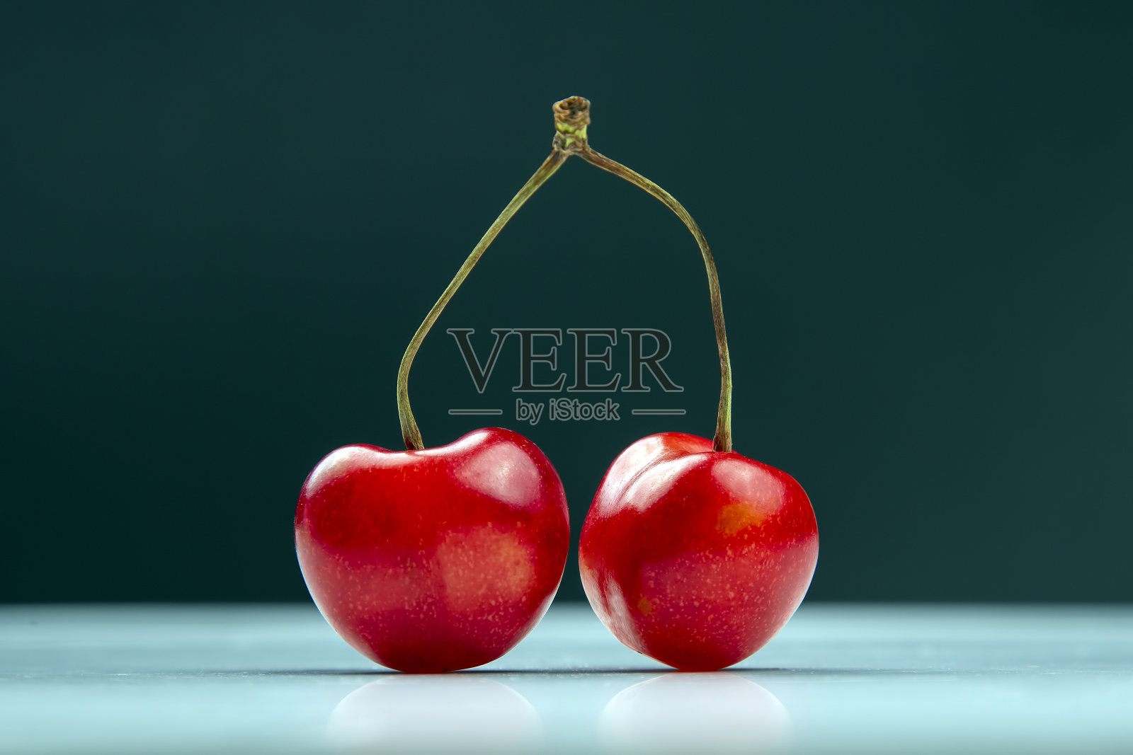 新鲜樱桃浆果。健康的早餐。植物的果实。水果甜点照片摄影图片