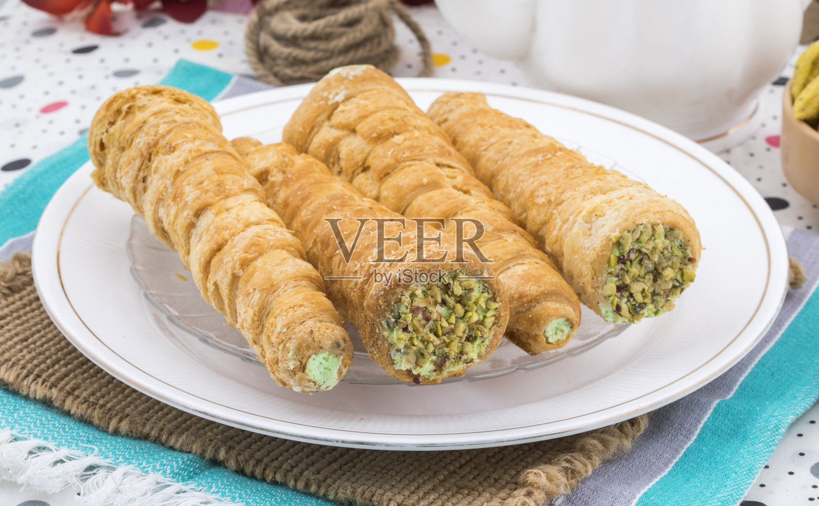 印度甜烘焙食品奶油泡芙卷照片摄影图片