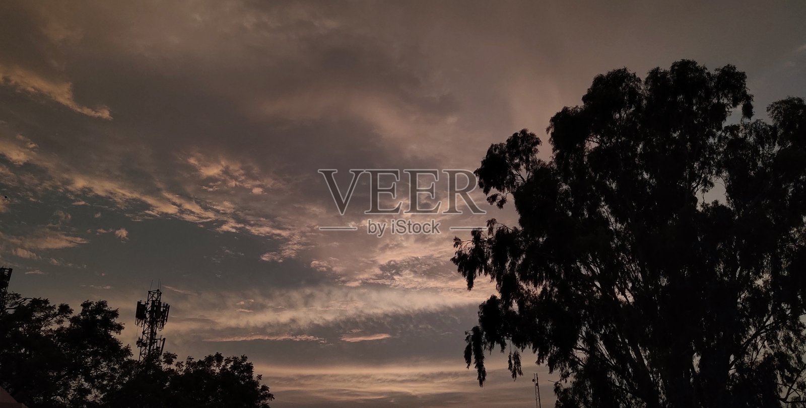 雨像天气一样。照片摄影图片