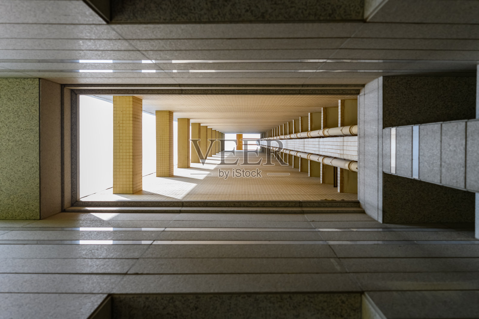 高层建筑的多层方形框架照片摄影图片