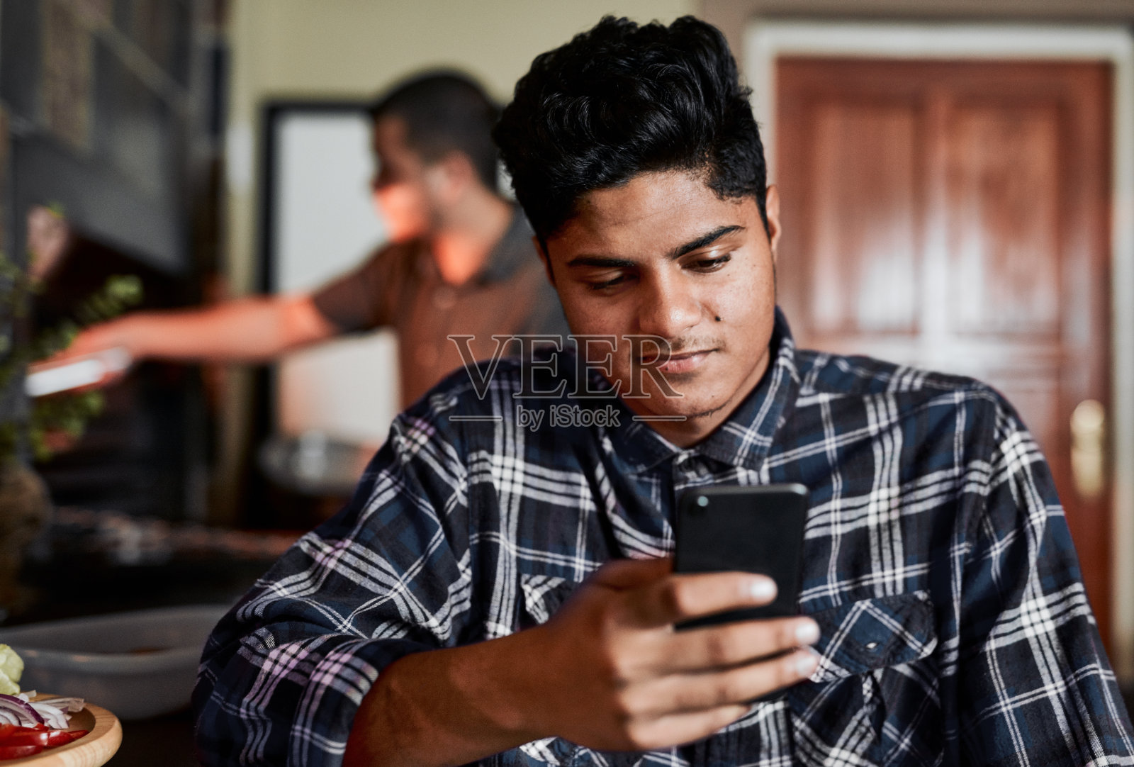 邀请大家来参加他们的烧烤派对照片摄影图片