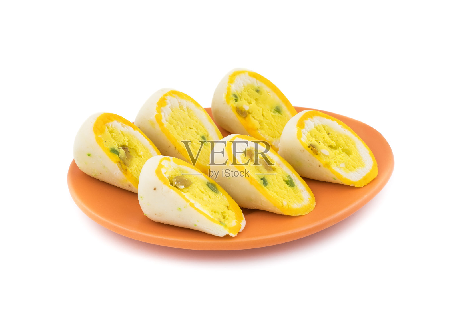 白色背景上的印度甜品玛瓦·巴菲照片摄影图片