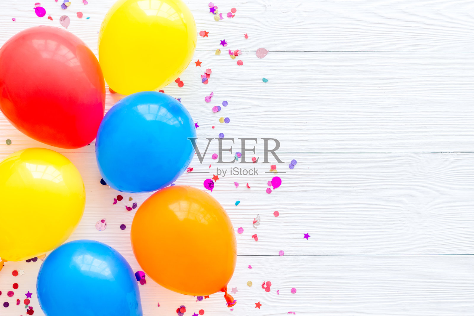 派对概念与彩色气球上的白色背景俯视图拷贝空间照片摄影图片