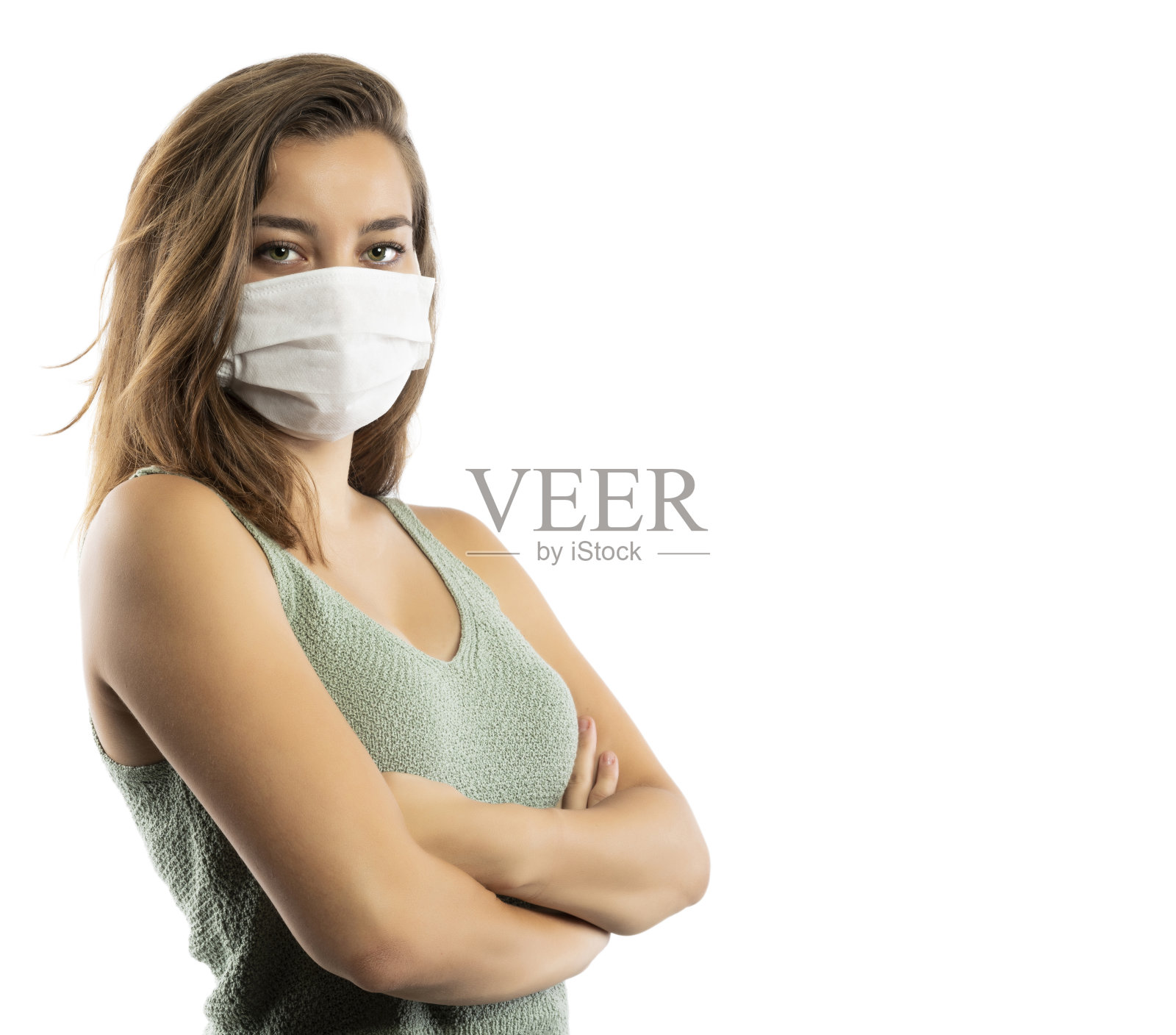 带着医用口罩的年轻女子，照相馆肖像照片摄影图片