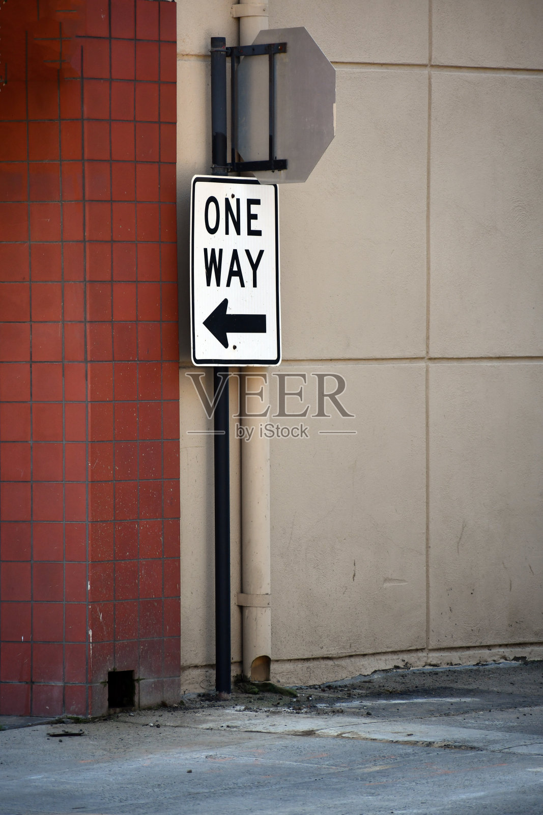 所有大楼都有一个路标照片摄影图片