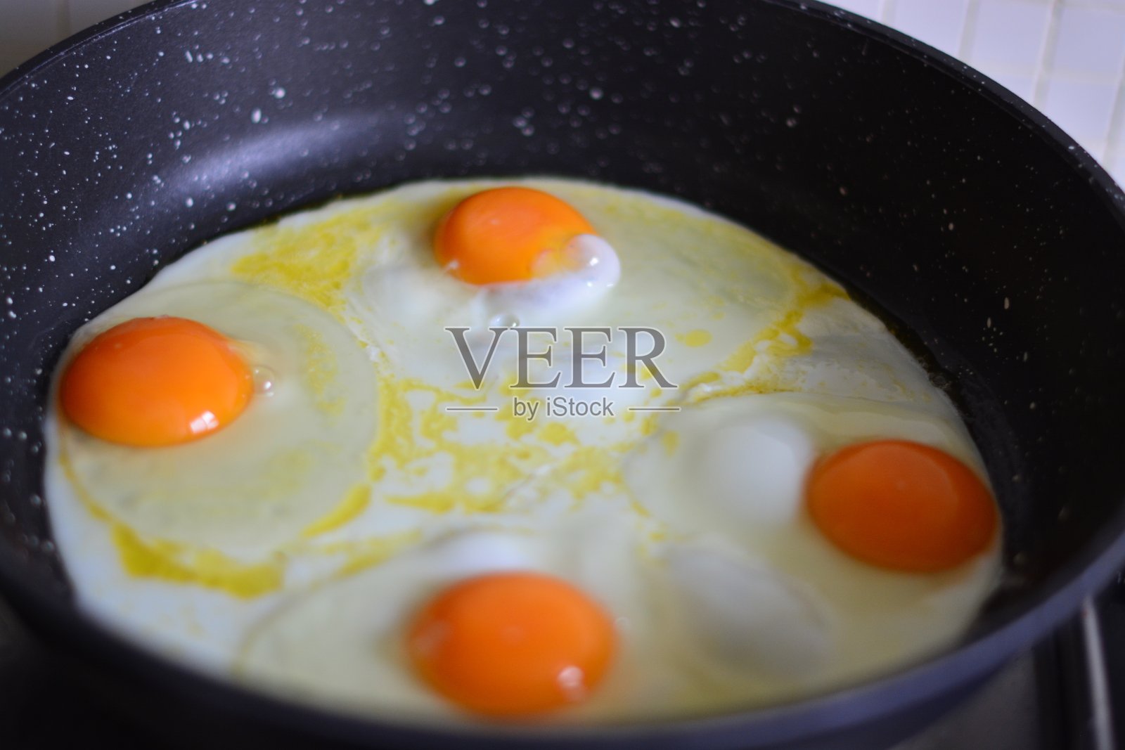 四个单面煎蛋。照片摄影图片