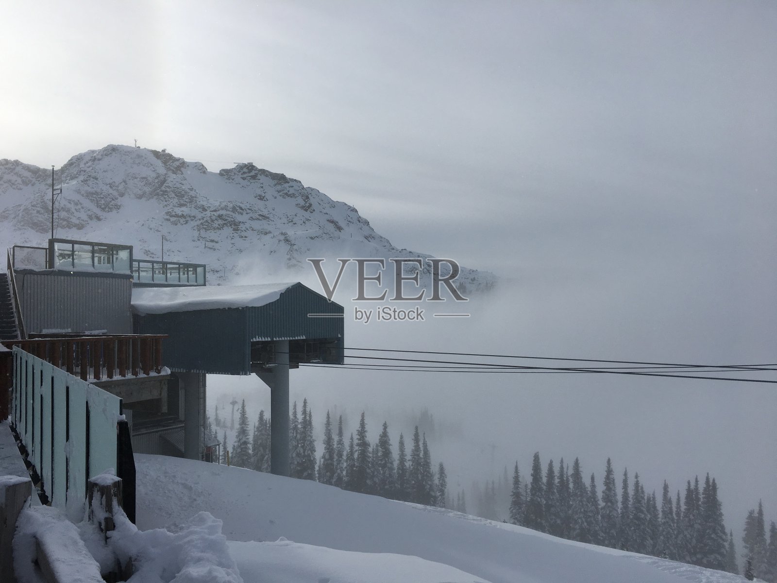 雪山滑雪缆车景观照片摄影图片