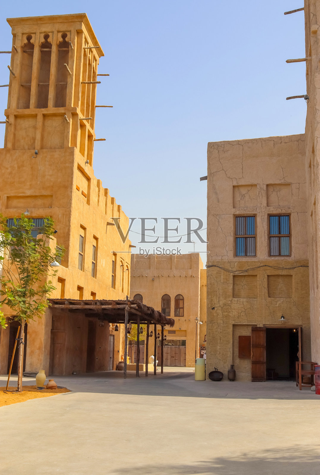 阳光明媚的迪拜老城区景色照片摄影图片