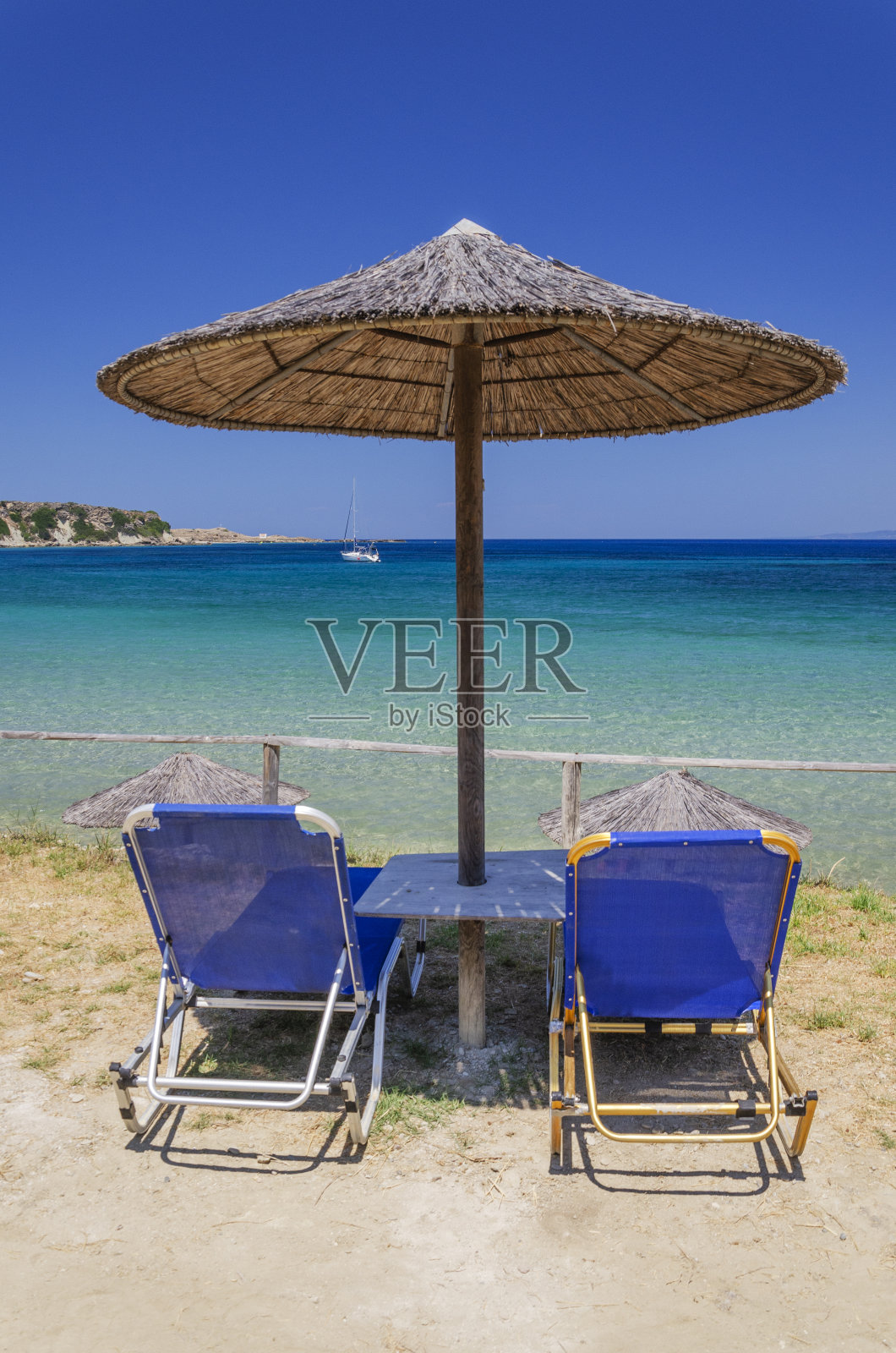 美丽的罗马港沙滩。它位于希腊扎金索斯岛东南海岸的瓦西里科斯半岛上。照片摄影图片