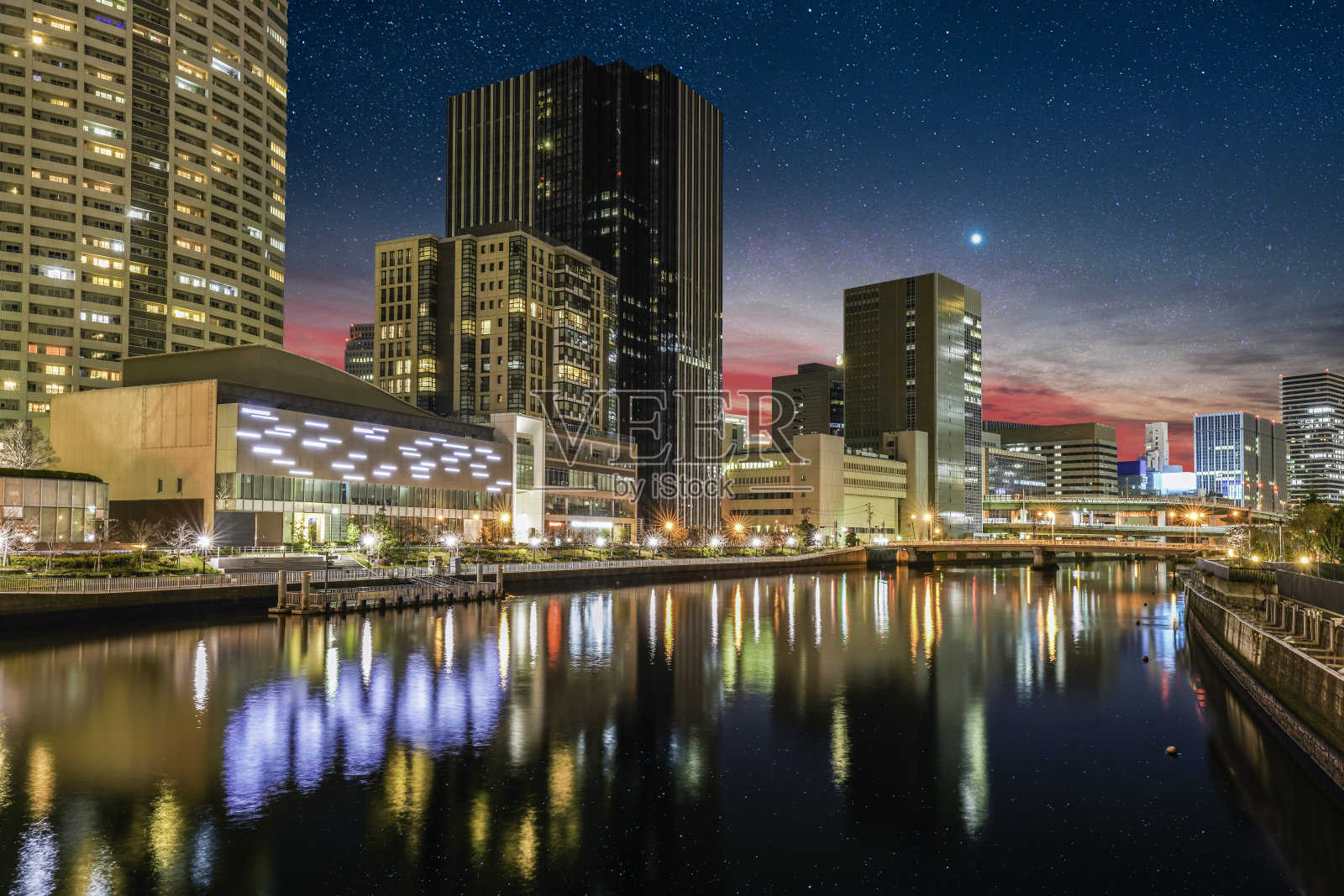 日本鸟堀河畔的现代大阪市照片摄影图片