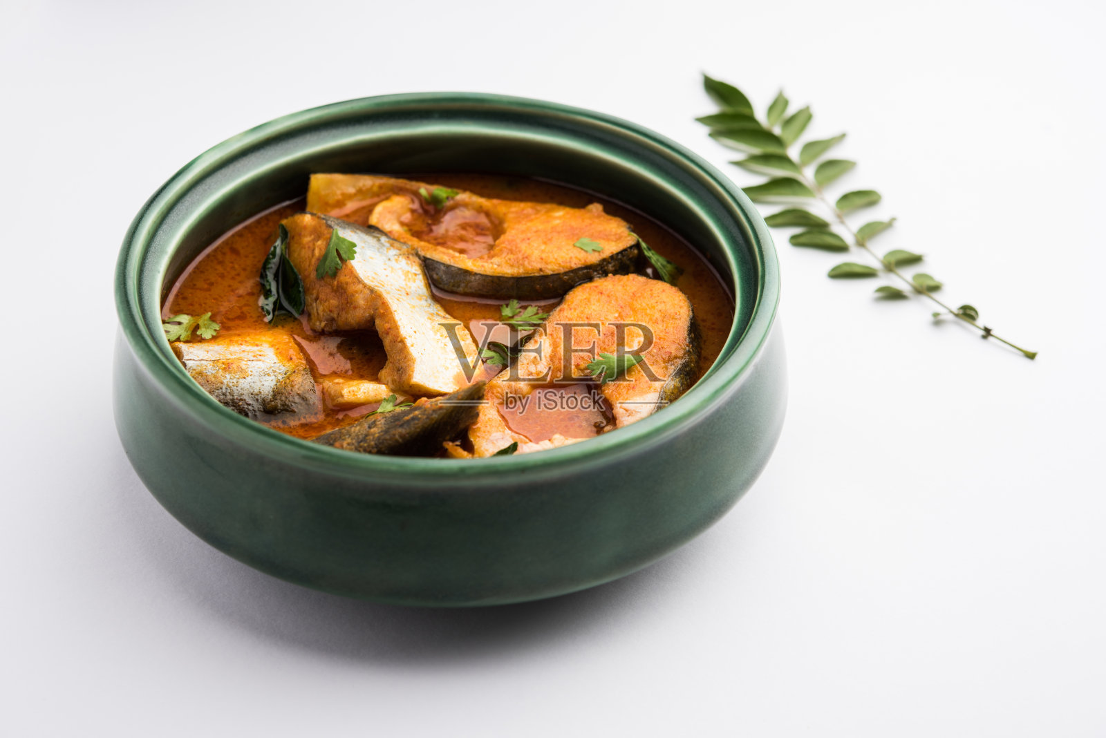 咖喱鱼——印度最受欢迎的海鲜配米饭照片摄影图片