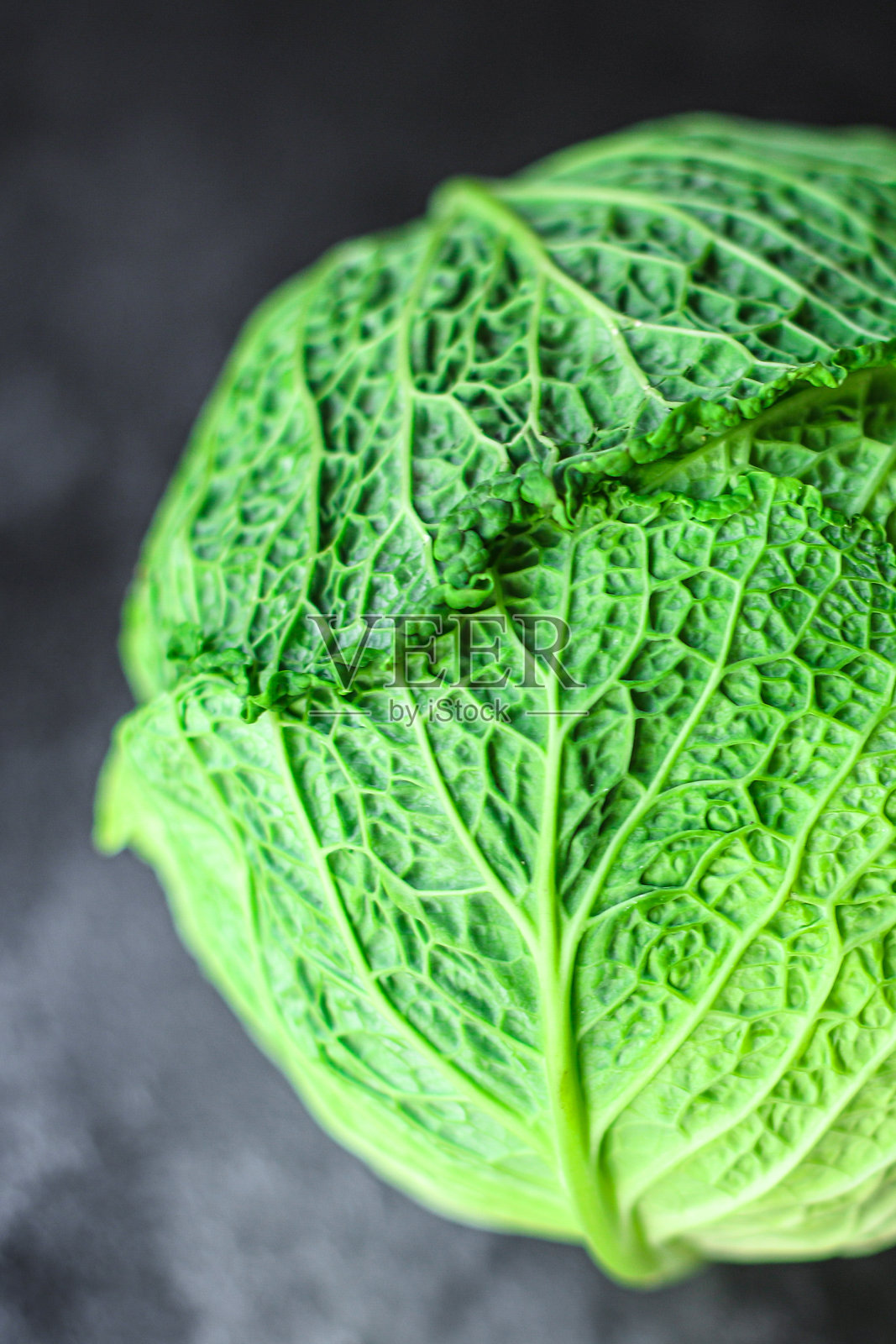 萨沃伊卷心菜生的新鲜绿色蔬菜收获有机天然产品成分吃健康的生酮或旧石器饮食照片摄影图片