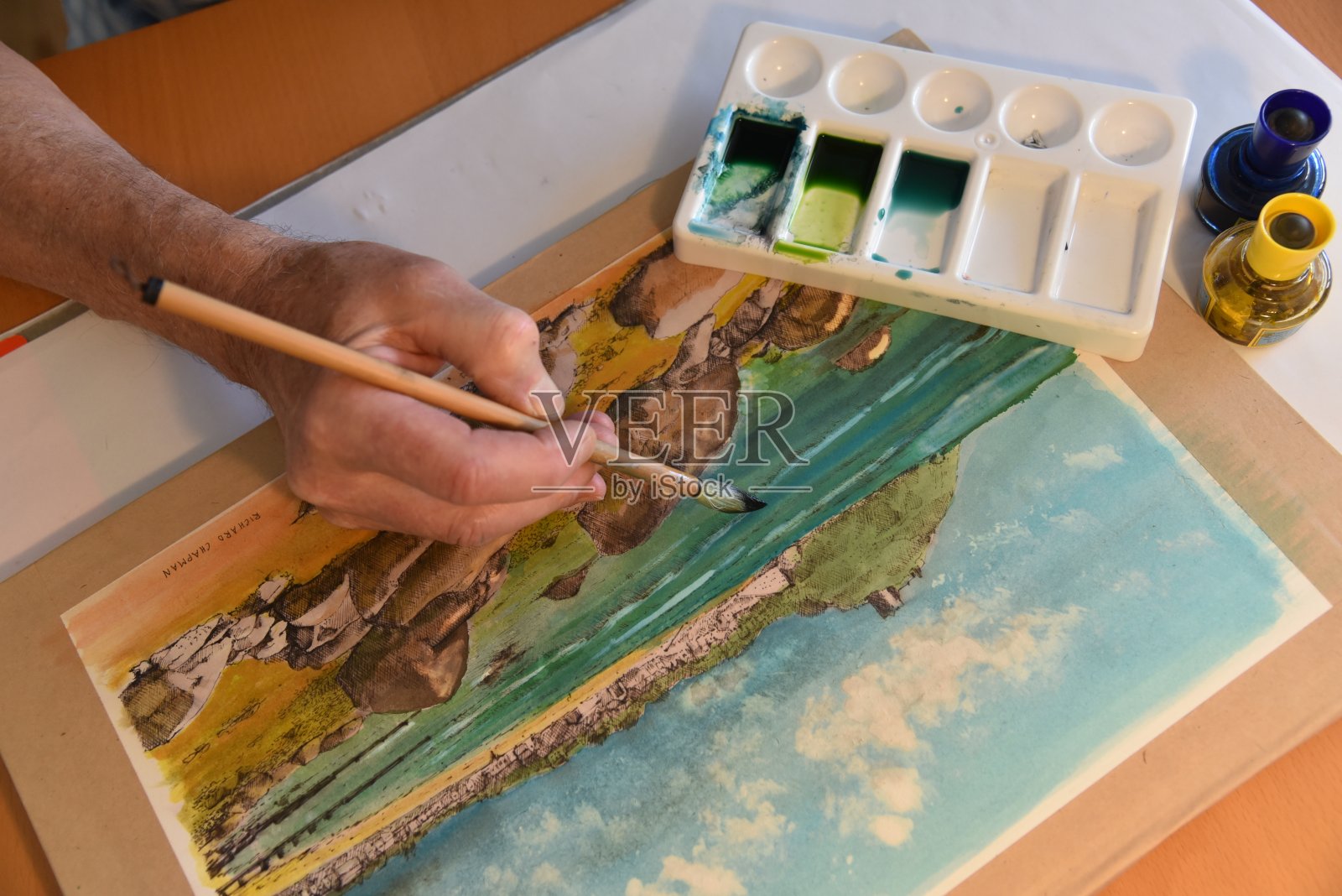 艺术家使用笔墨线条和水墨画插画图片素材