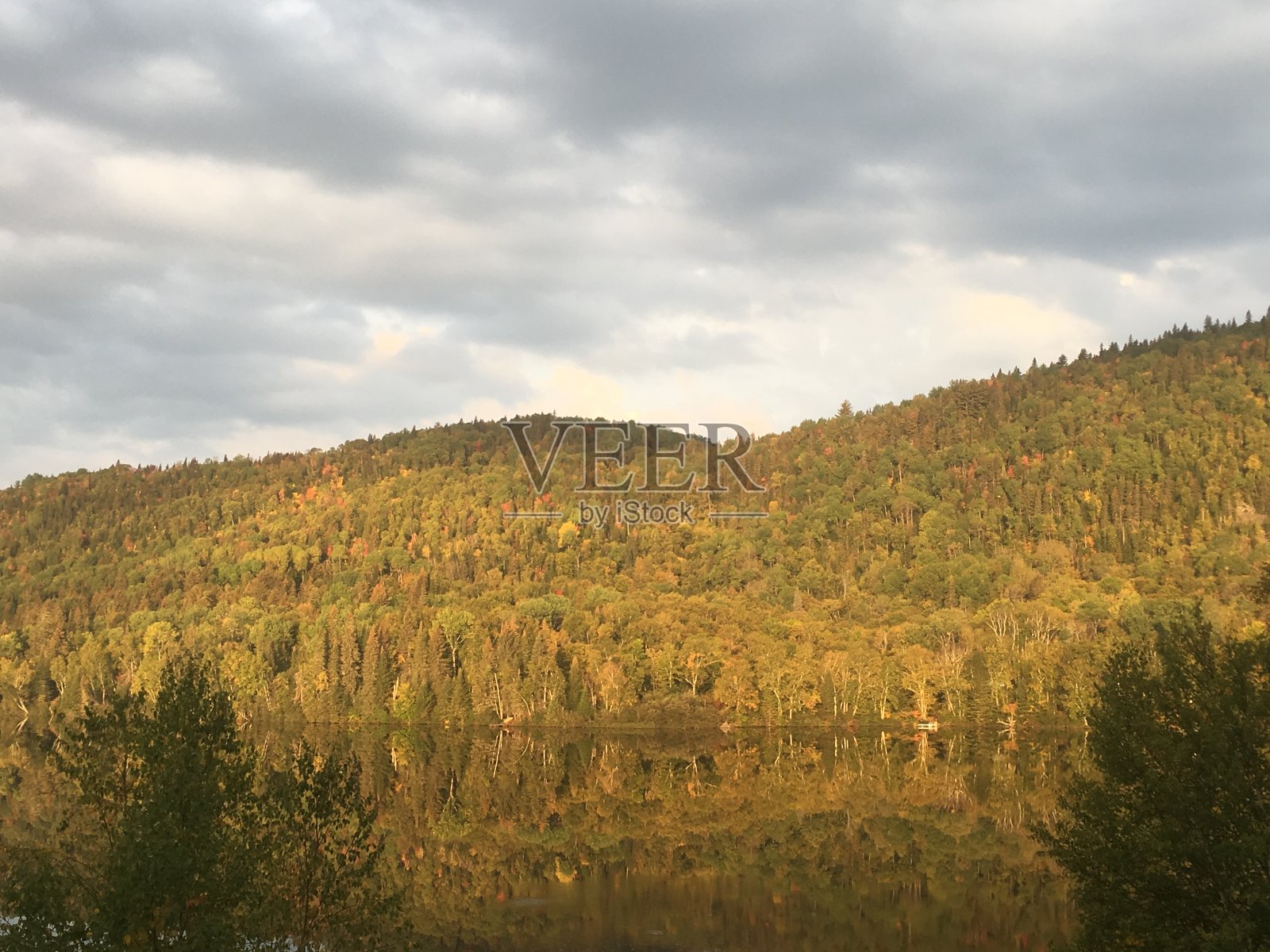 拉克达姆内， 秋天湖照片摄影图片