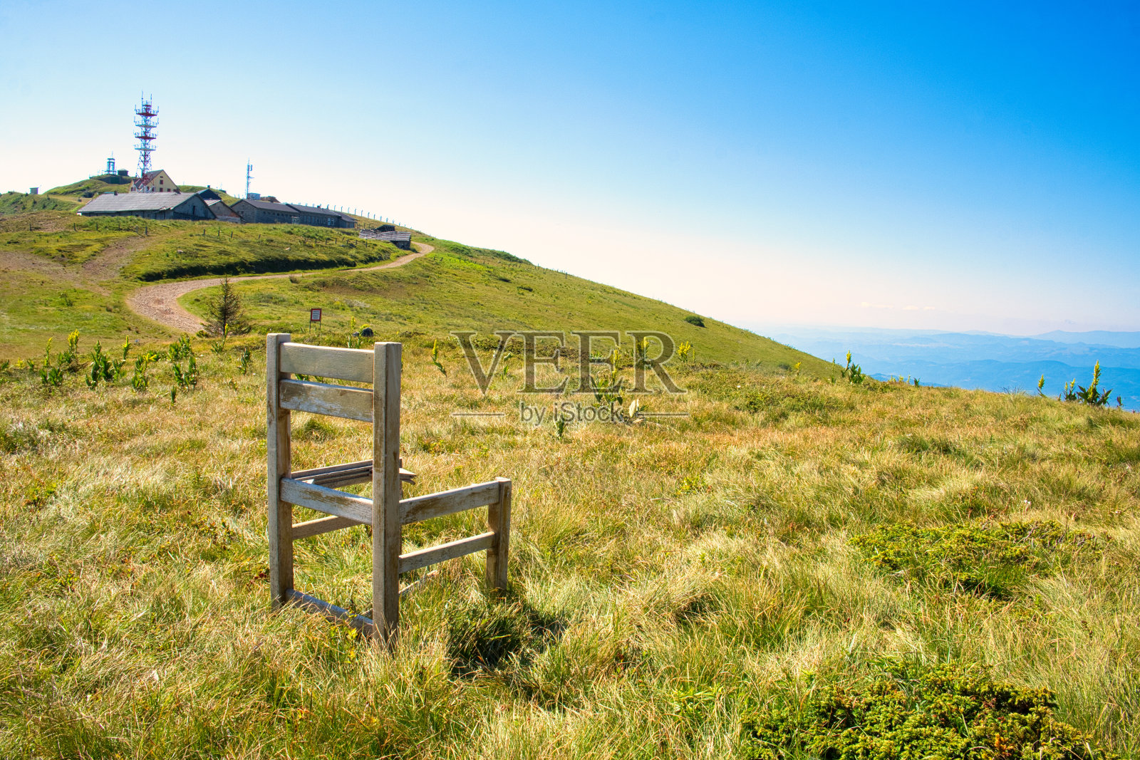 在一个阳光明媚的夏日早晨，塞尔维亚最著名的滑雪中心Kopaonik国家公园令人惊叹的自然风光照片摄影图片