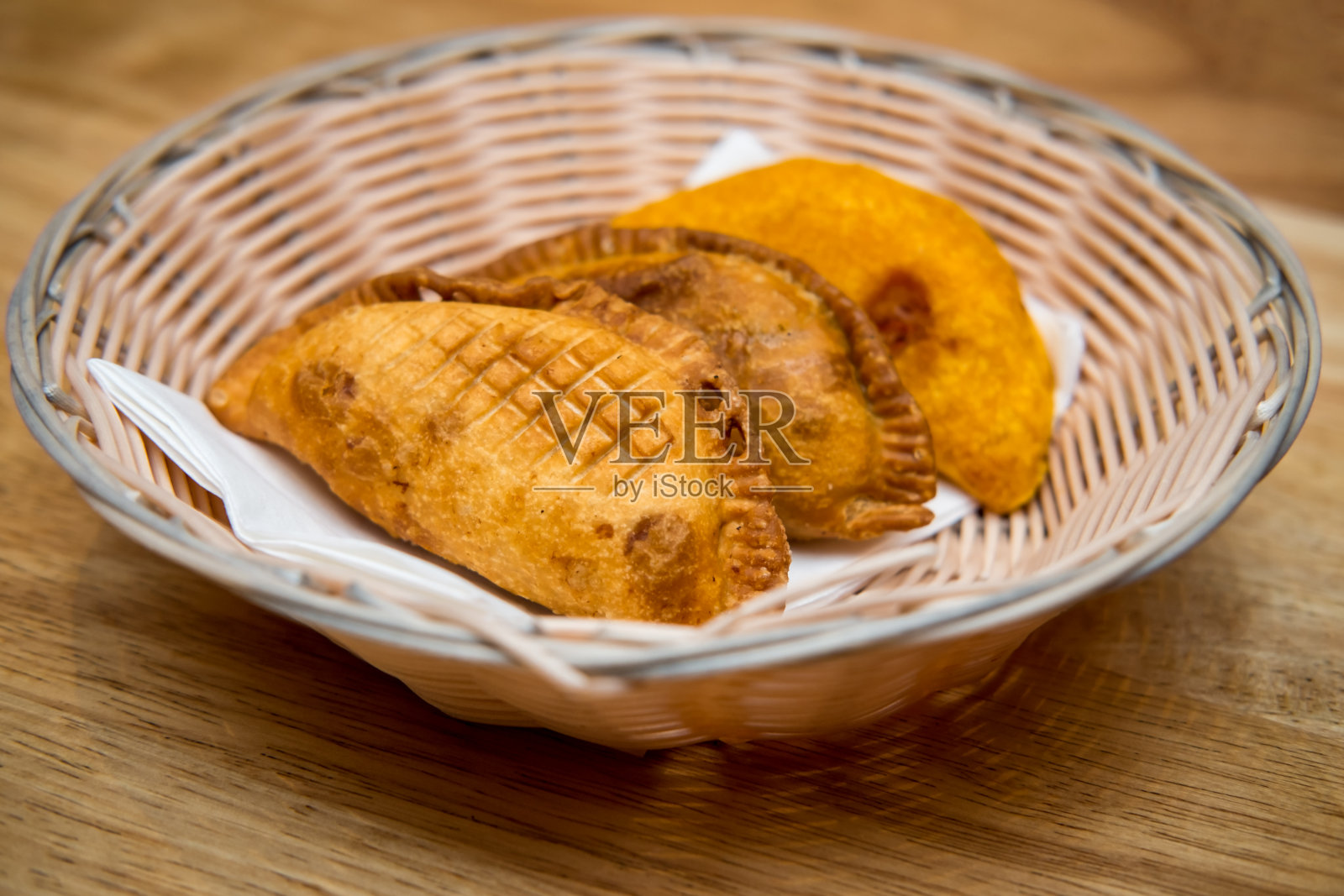 肉馅卷饼照片摄影图片