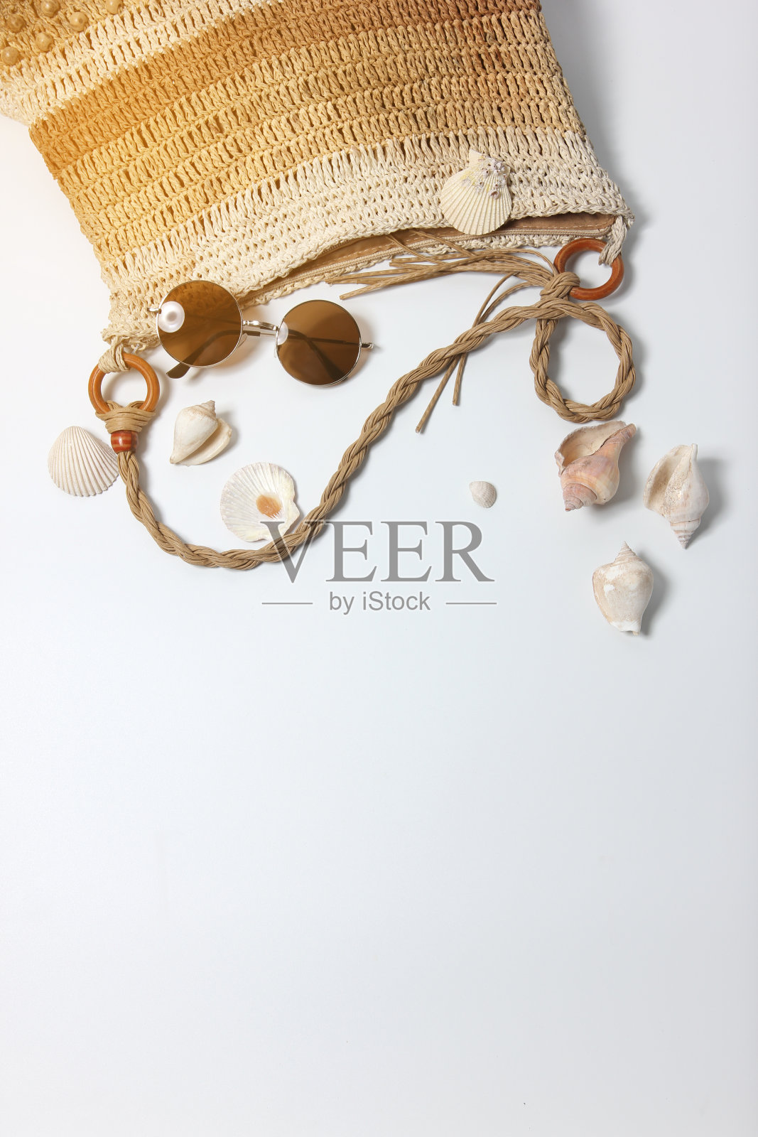 针织袋上的太阳镜照片摄影图片