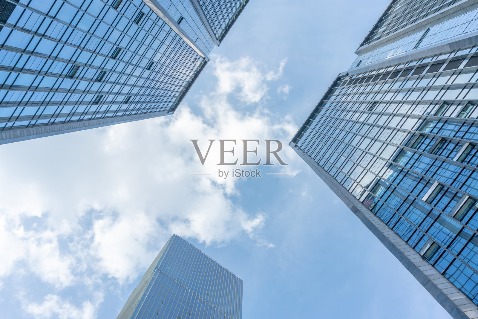 低角度的现代办公建筑照片摄影图片