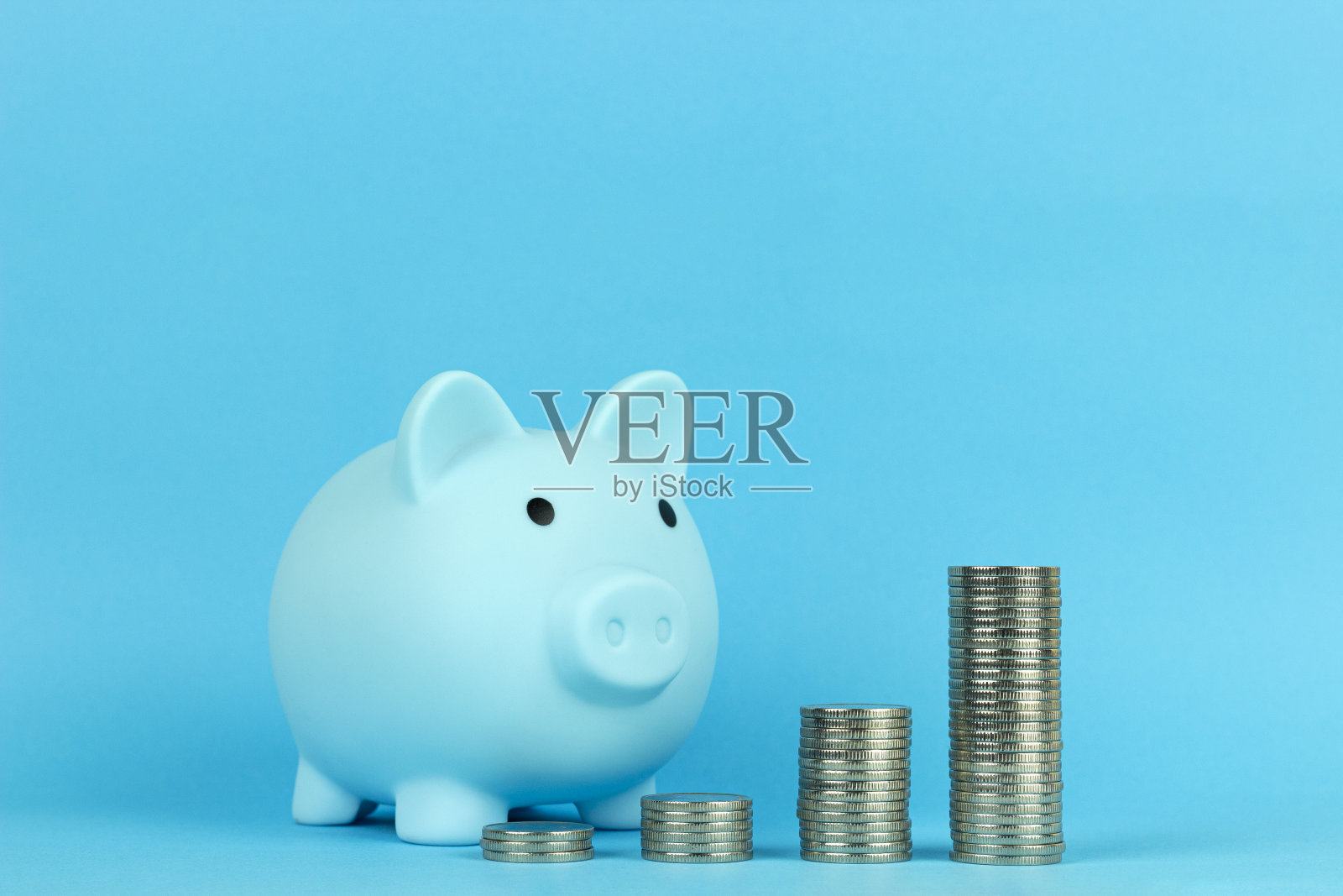 存钱罐利润动态增长，硬币图表照片摄影图片