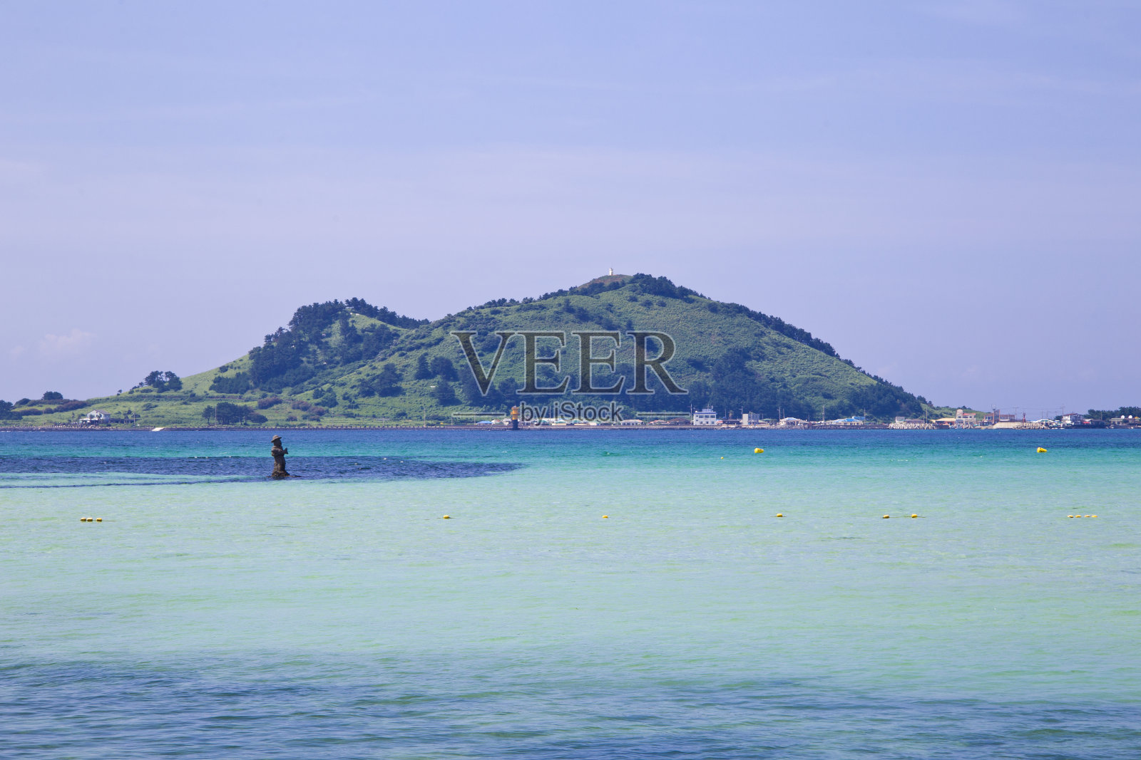 从韩国济州岛的金陵海滩眺望海景。照片摄影图片