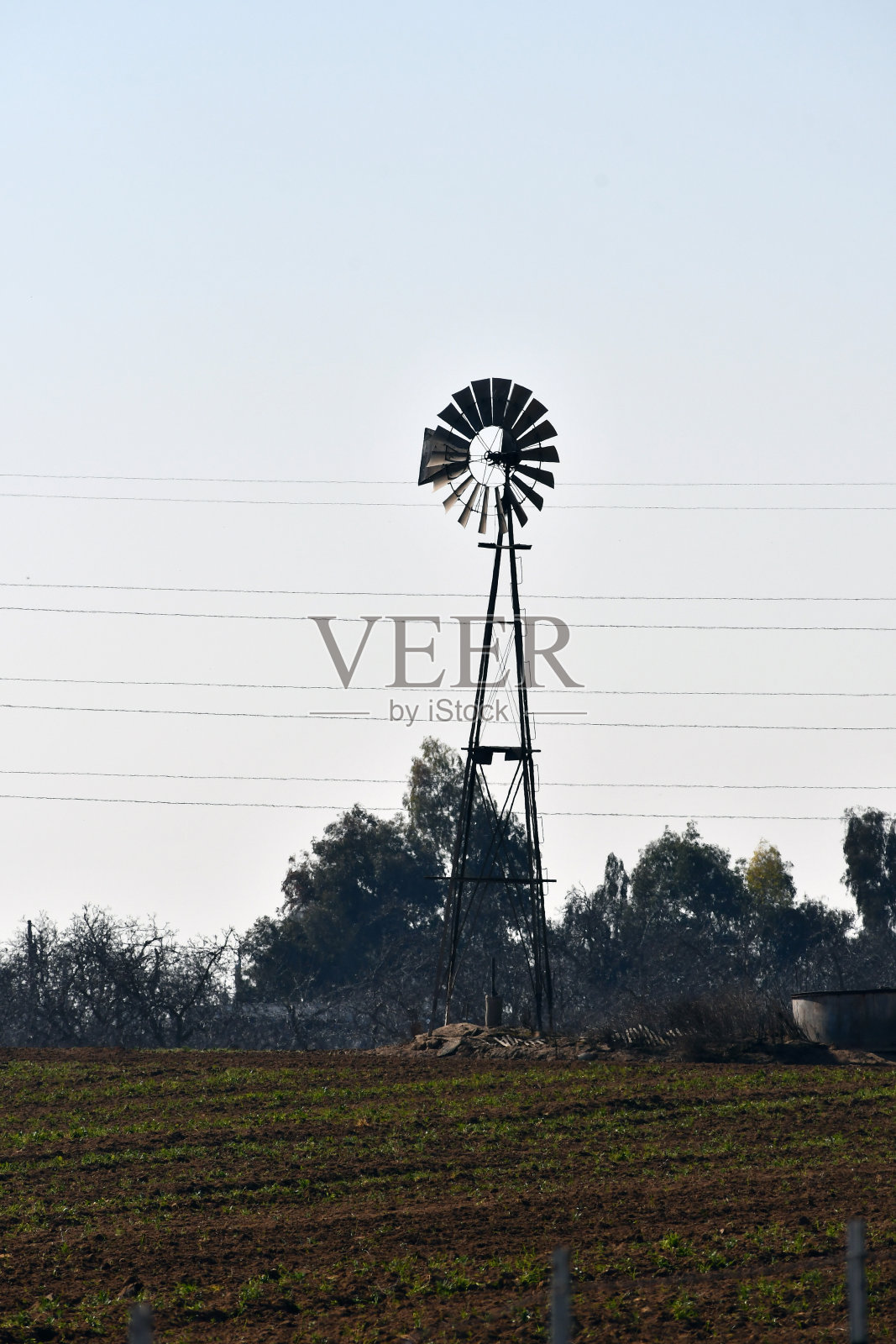 抽水的风车照片摄影图片